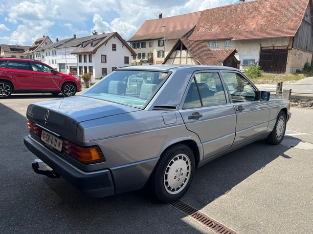 MERCEDES-BENZ 190 E 1.8-image-2
