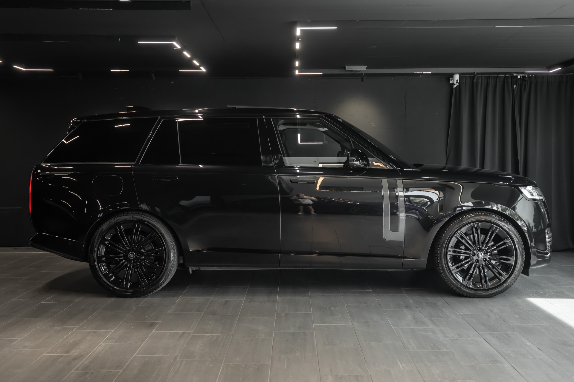 LAND ROVER Range Rover LWB D350 First Edition / Vollausstattung / CH Auto / Kühlbox / Sitz Kühlung & Heizung / Pano-Schiebedach /-image-2
