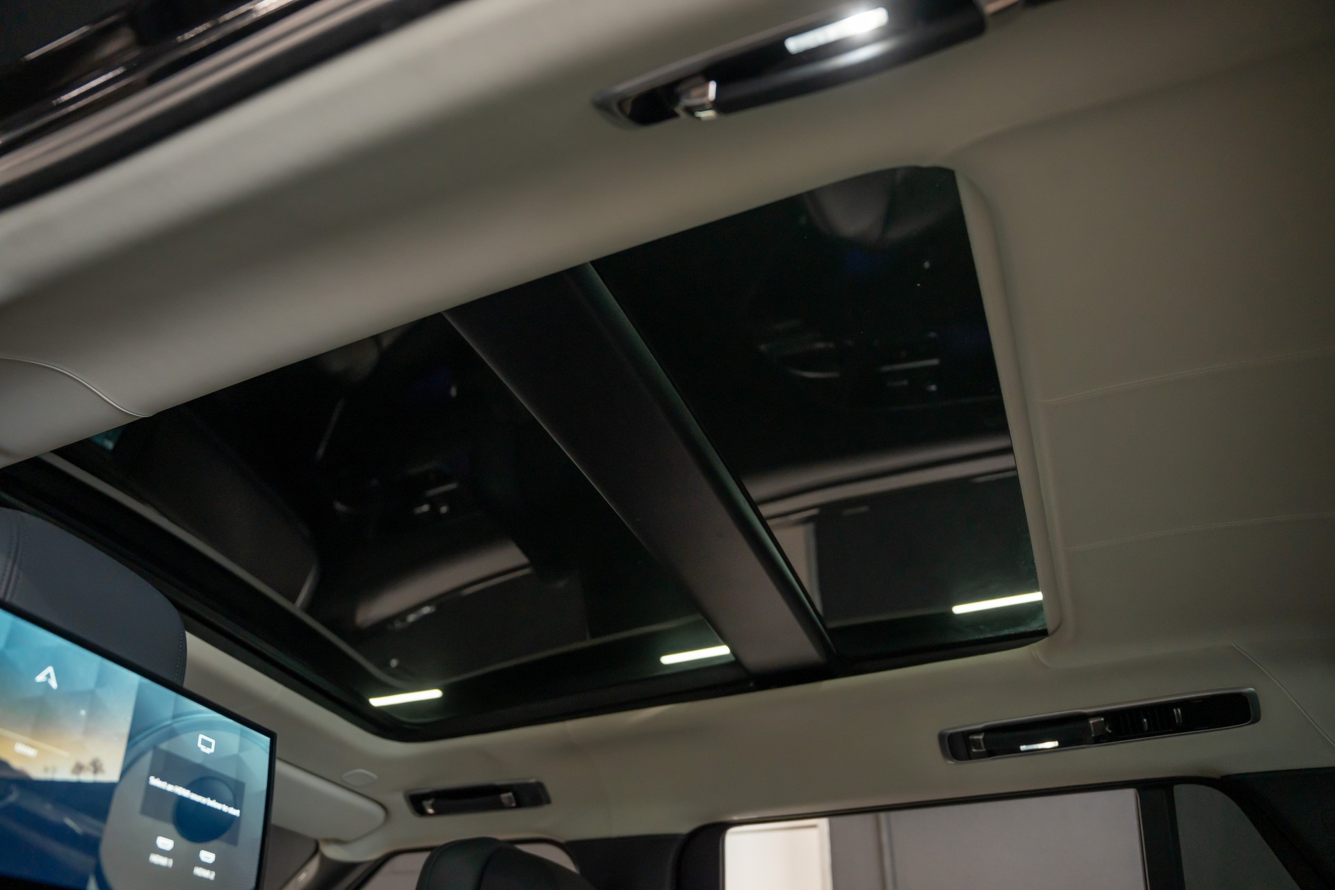 LAND ROVER Range Rover LWB D350 First Edition / Vollausstattung / CH Auto / Kühlbox / Sitz Kühlung & Heizung / Pano-Schiebedach /-image-12