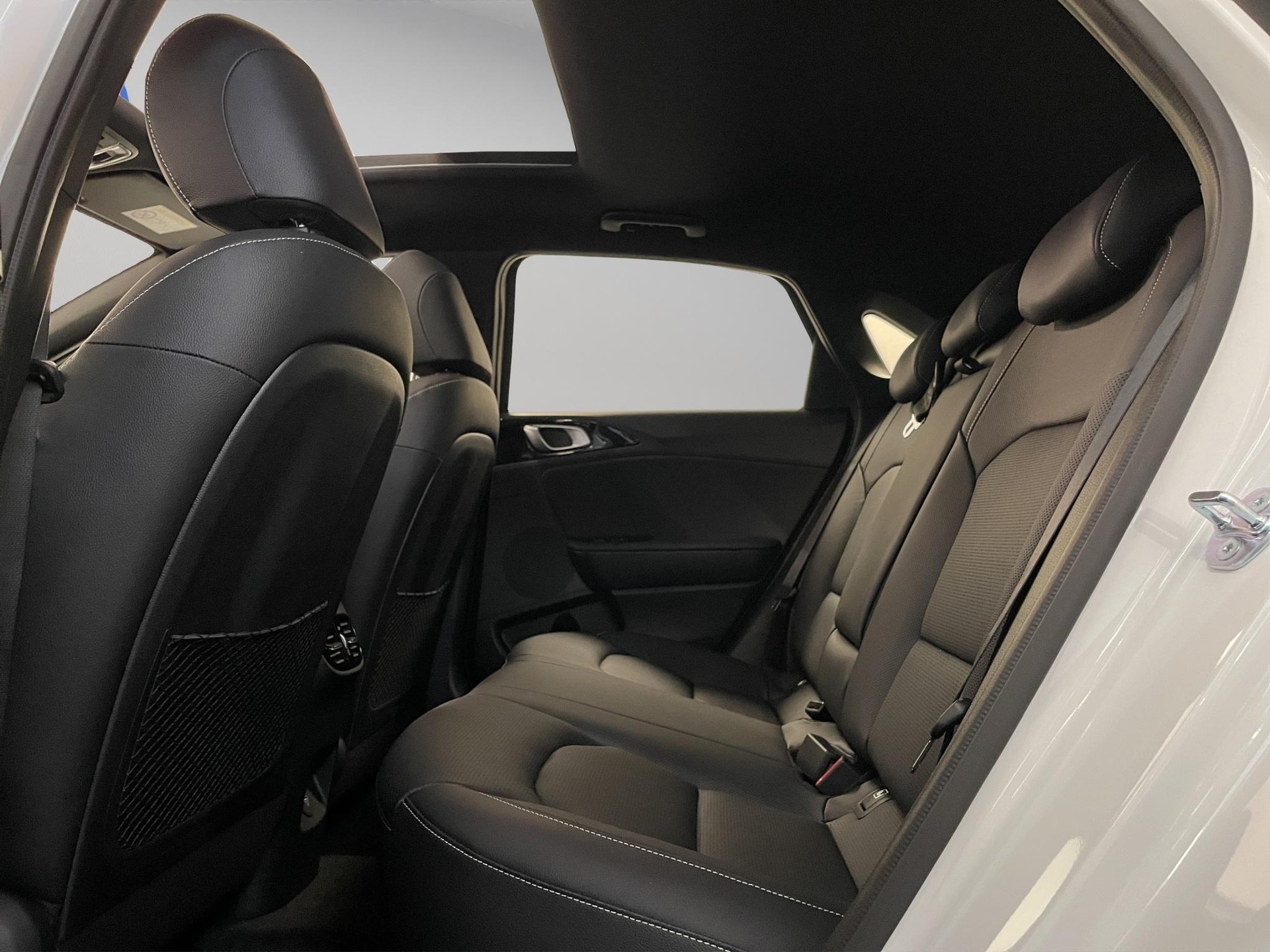 KIA Ceed 1.5 T-GDi MHEV GT-Line-image-9