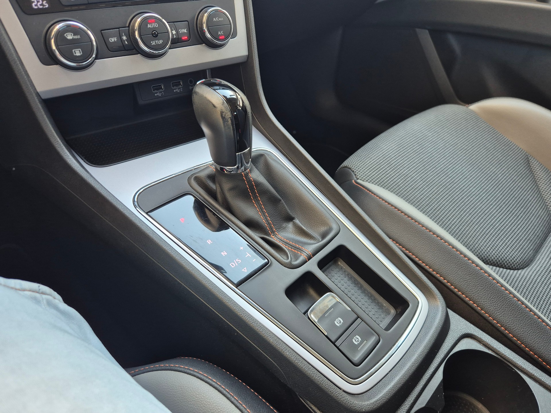 SEAT Leon ST 2.0 TSI X-Perience 4Drive DSG-image-13