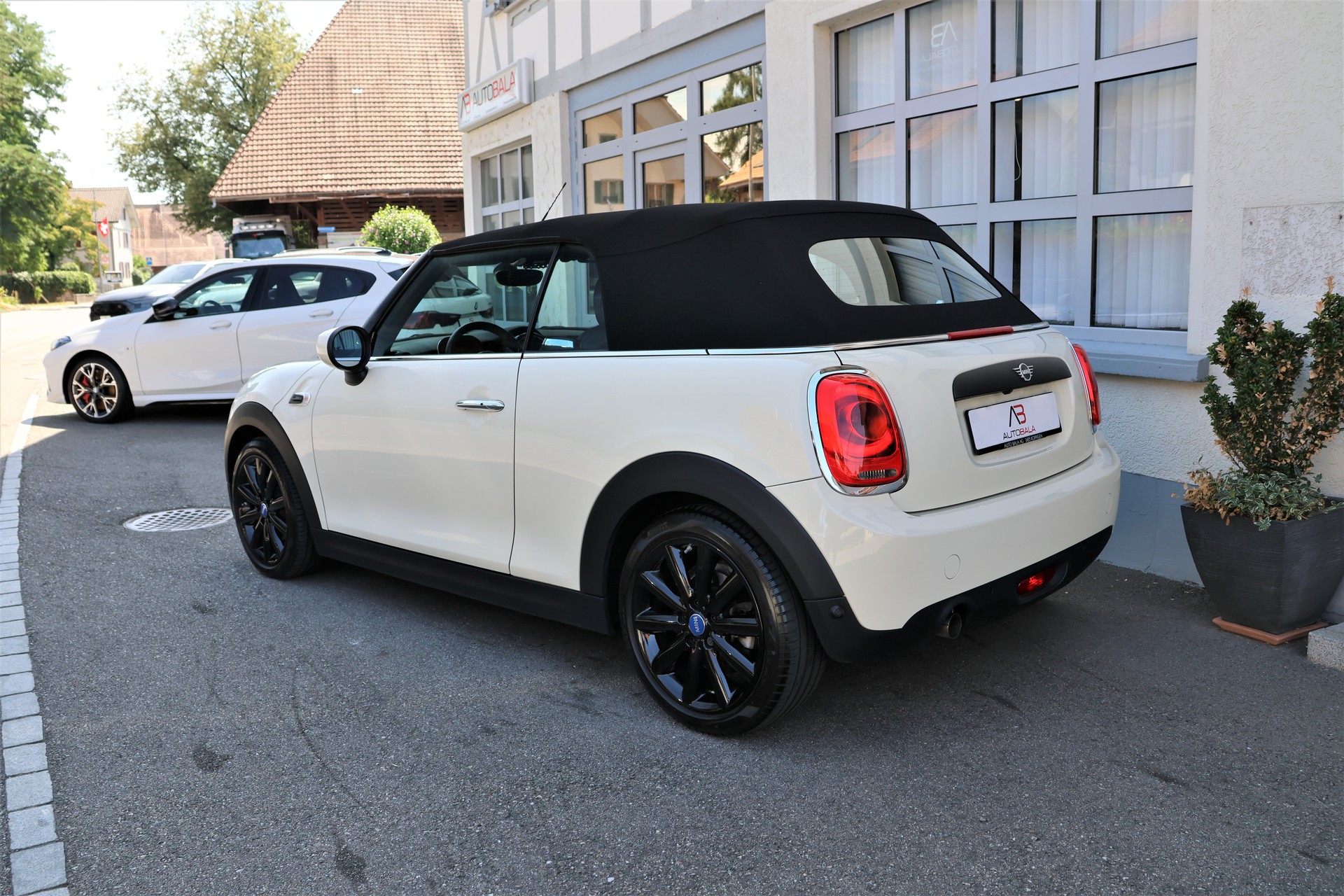 MINI One Cabriolet (CH)-image-3