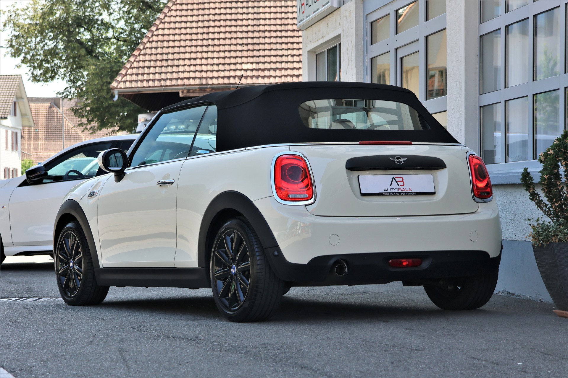 MINI One Cabriolet (CH)-image-1