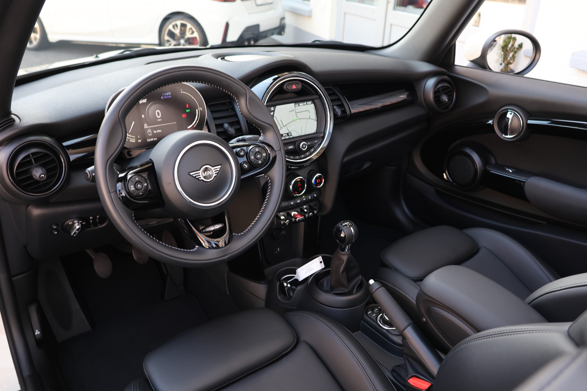 MINI One Cabriolet (CH)-image-12