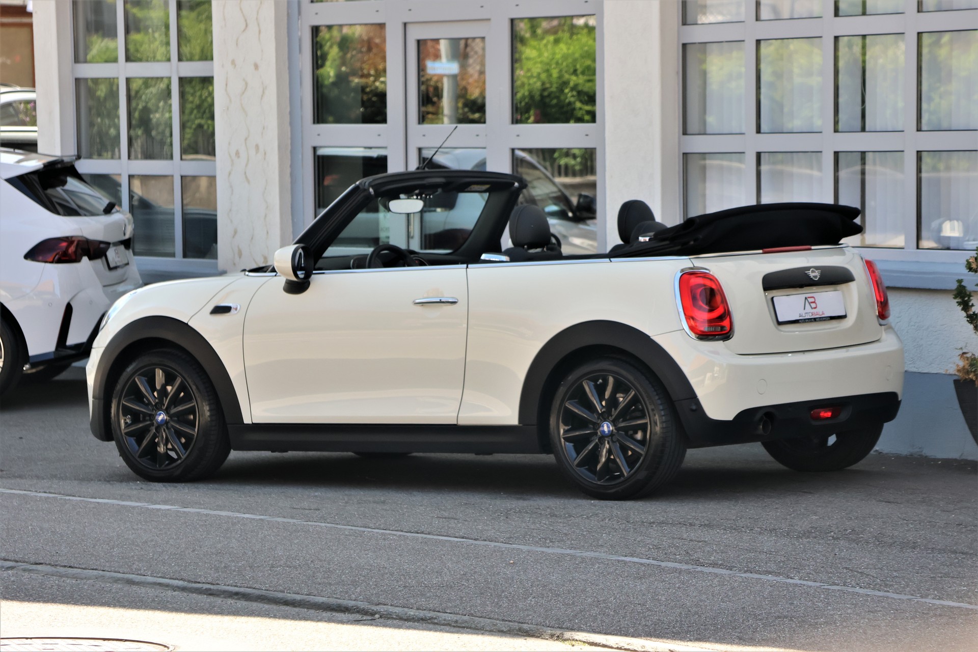 MINI One Cabriolet (CH)-image-7