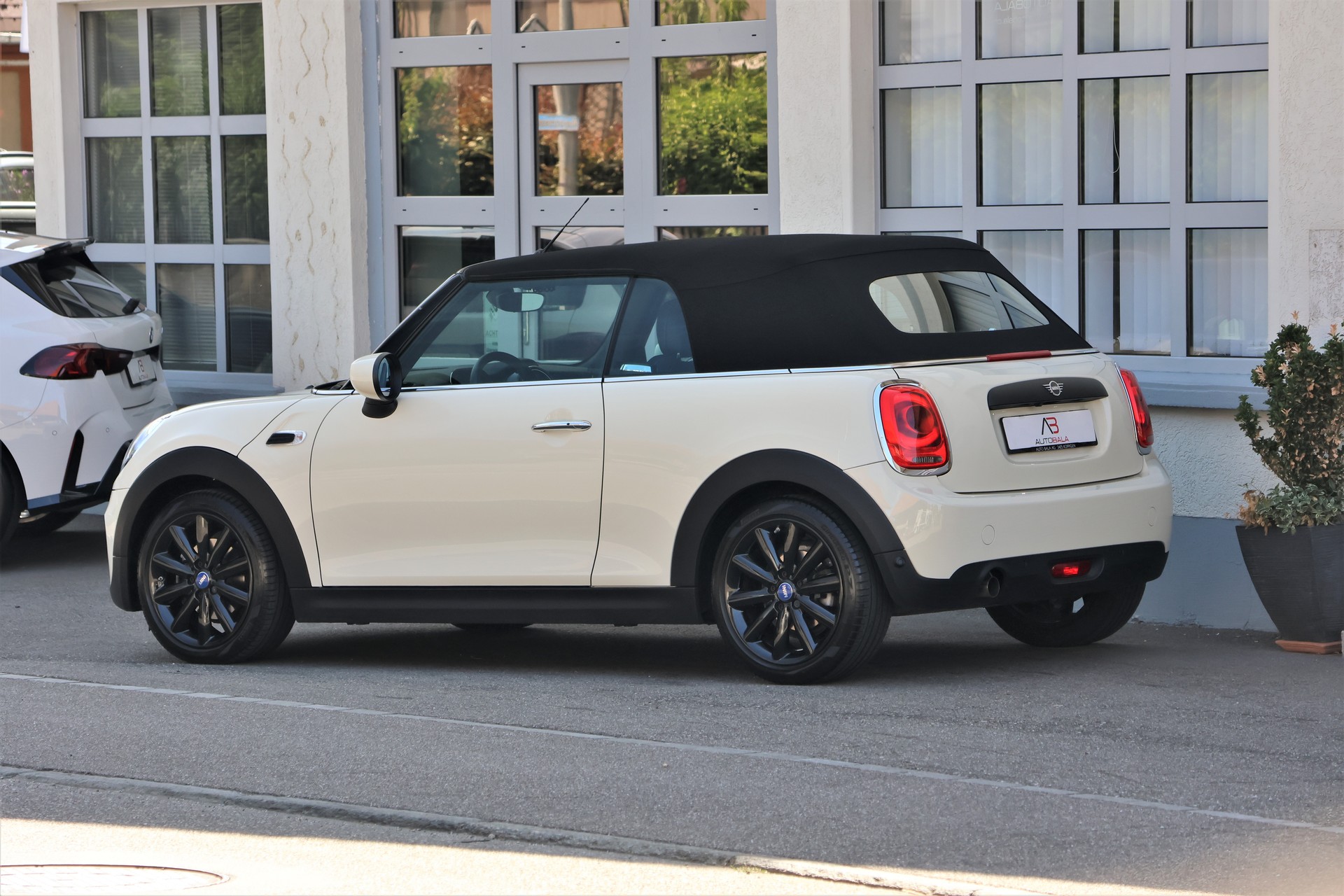 MINI One Cabriolet (CH)-image-2