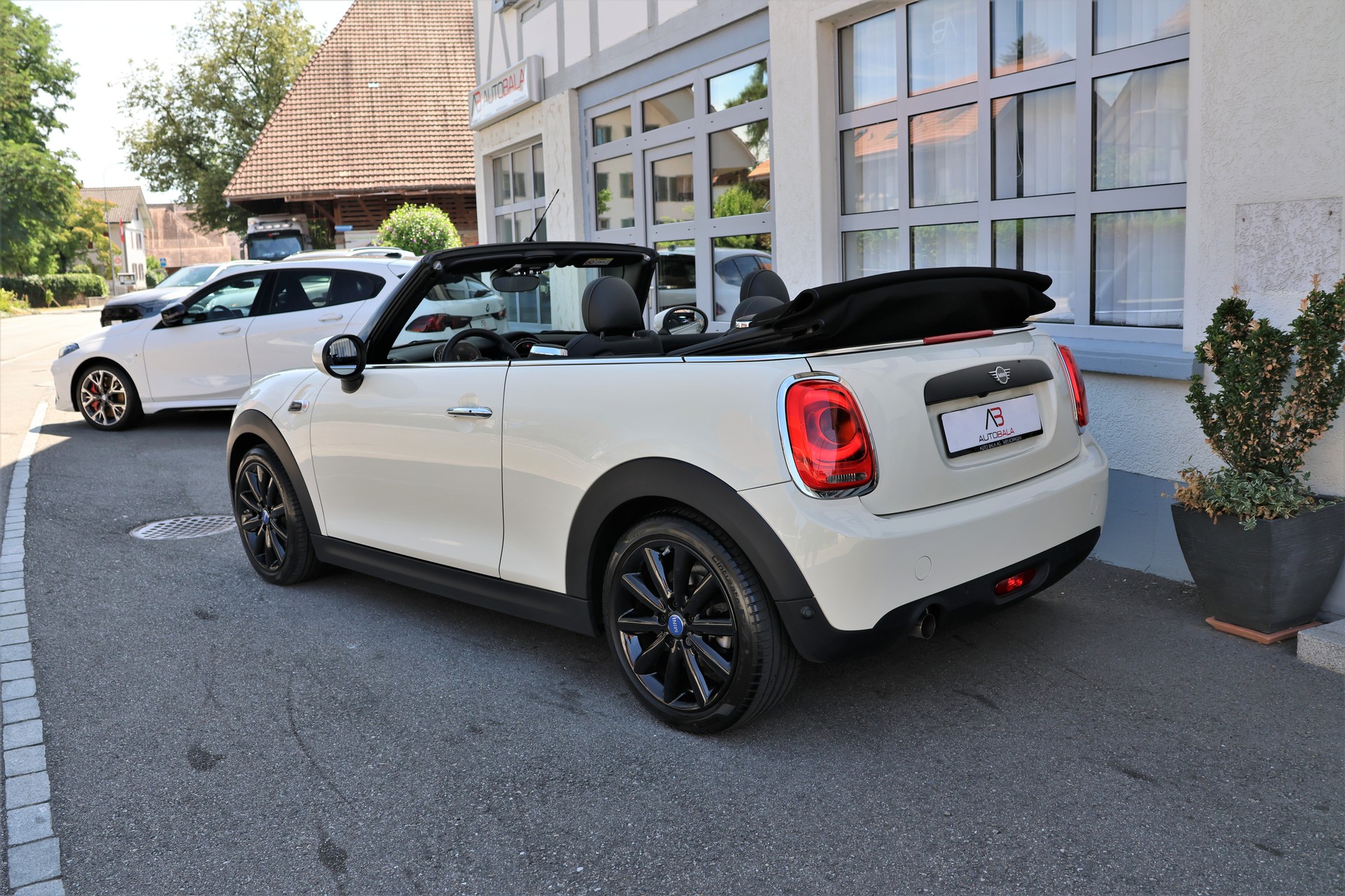 MINI One Cabriolet (CH)-image-9
