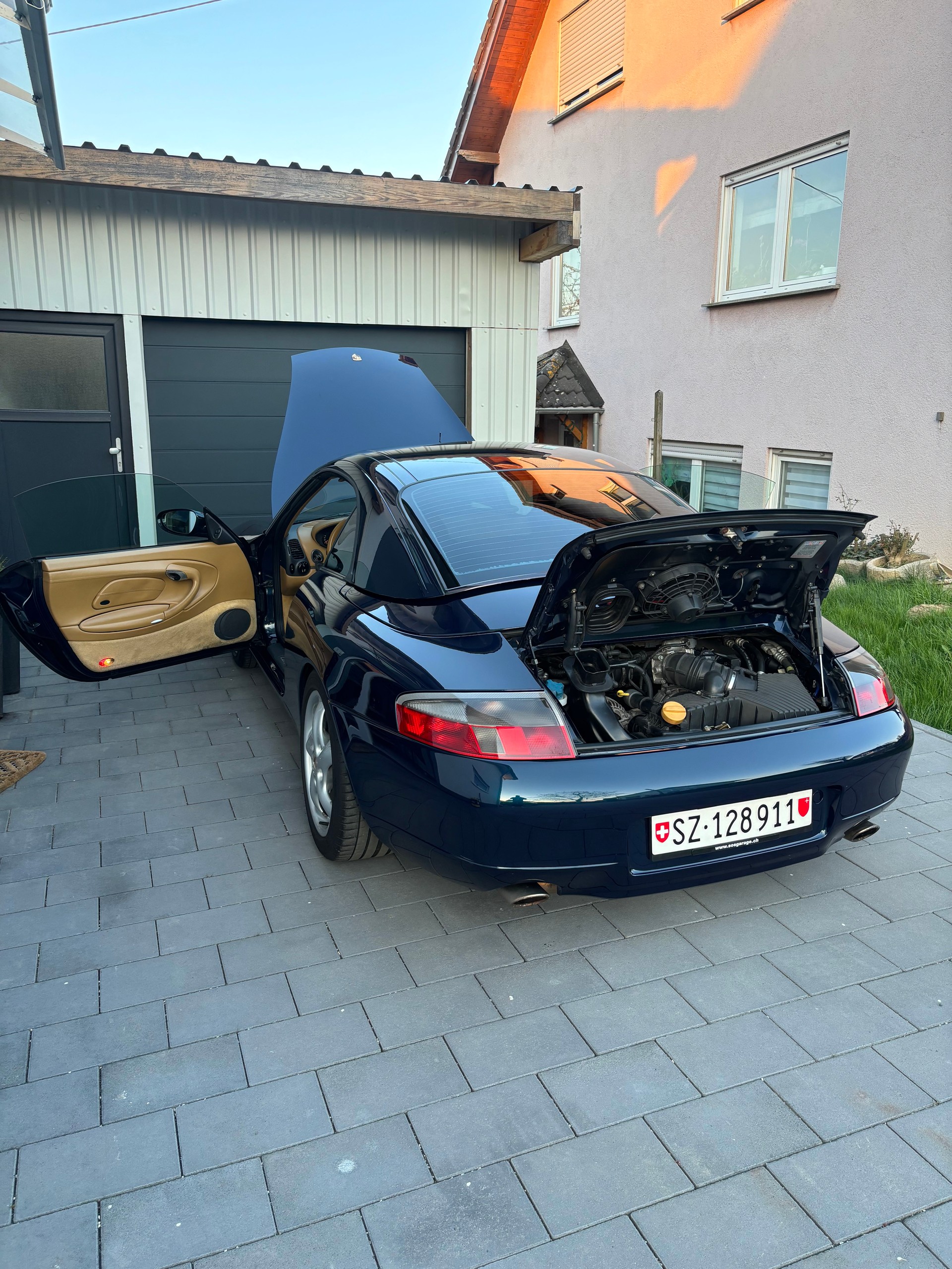 PORSCHE 996 Carrera 4-image-2