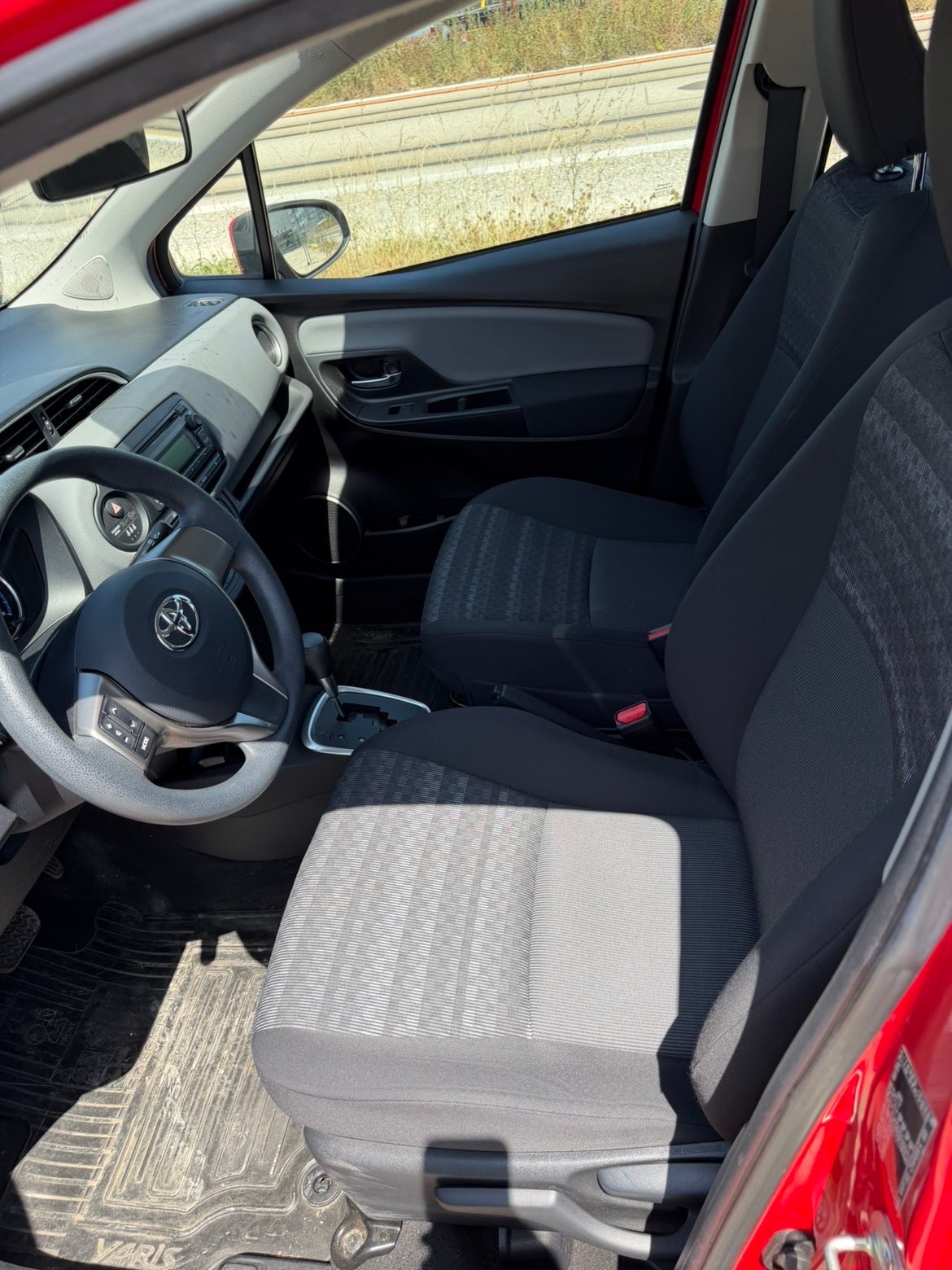 TOYOTA Yaris 1.5 VVT-i Hybrid Luna e-CVT-image-4