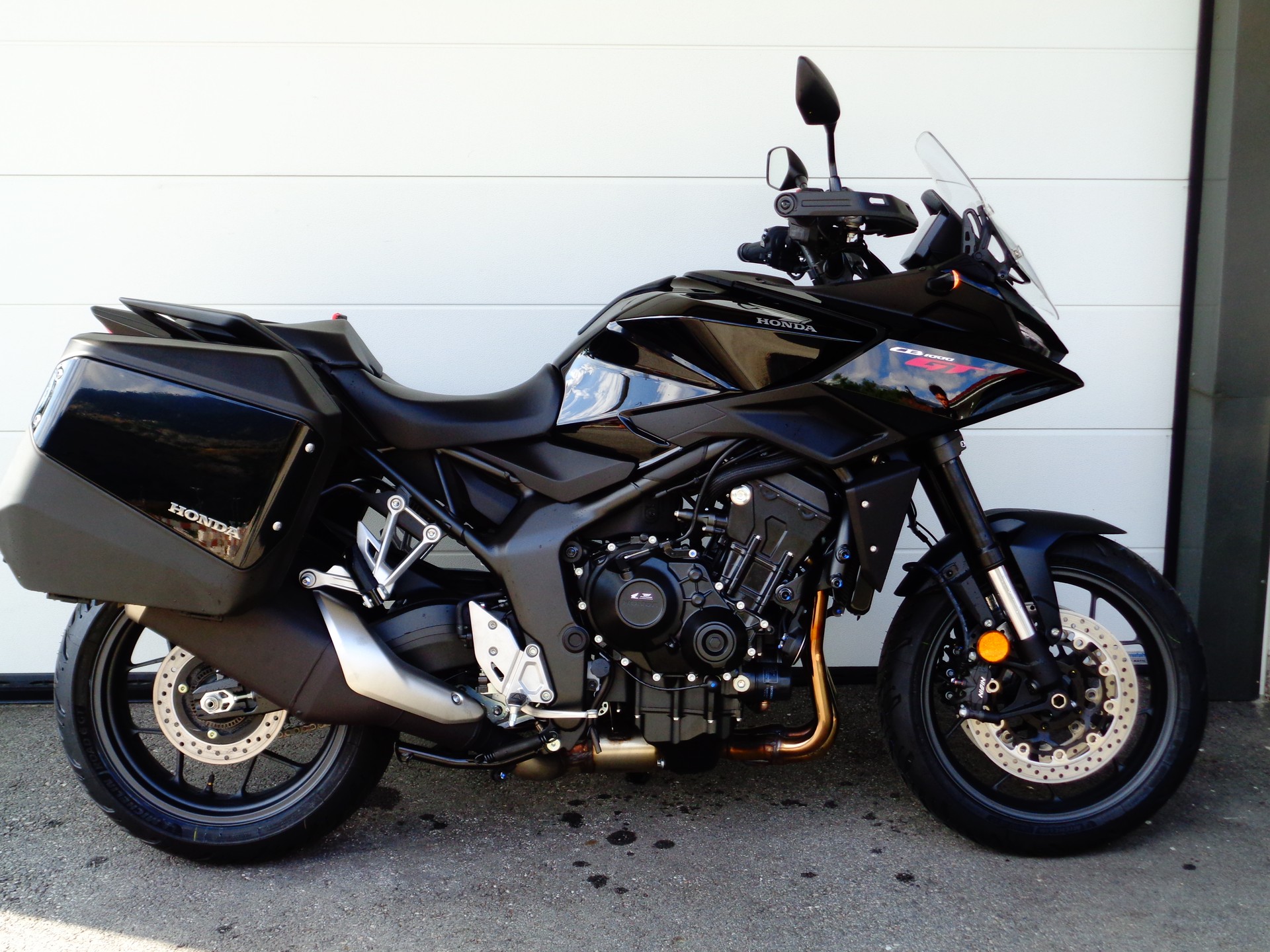 HONDA CB 1000 GT-showroom-element-1