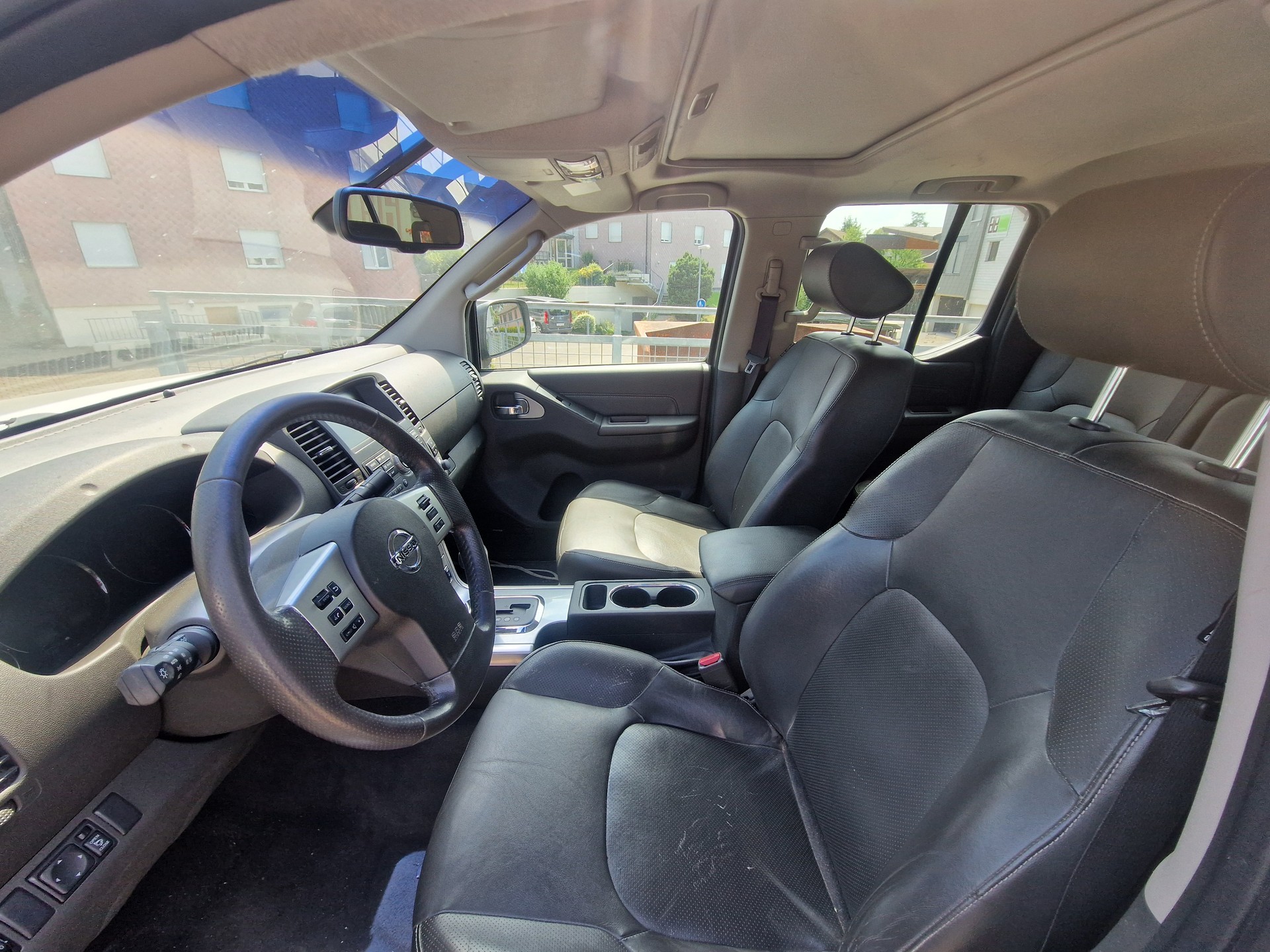 NISSAN Navara V6 Double Cab LE 3.0 dCi 4WD Automat-image-5