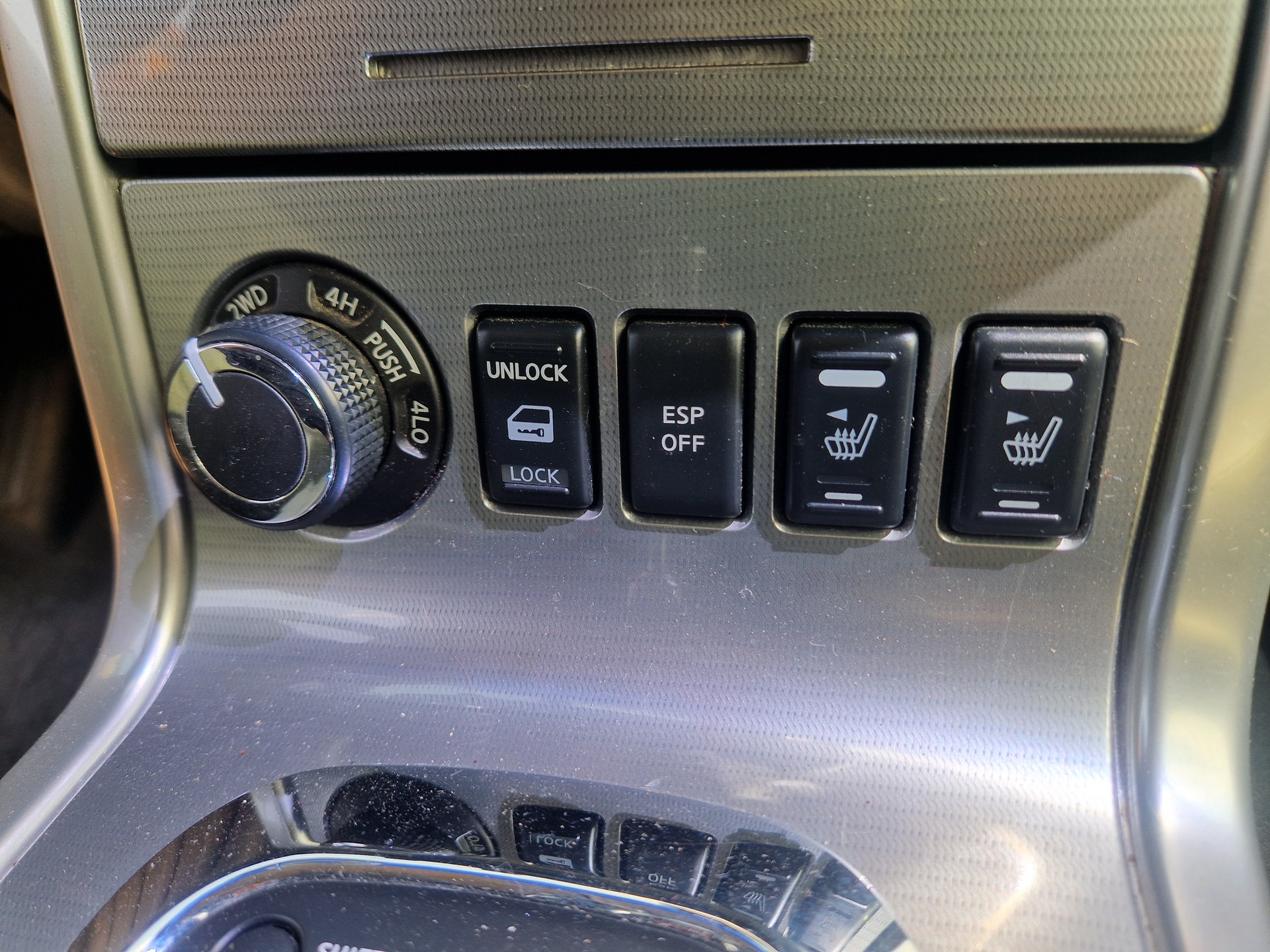 NISSAN Navara V6 Double Cab LE 3.0 dCi 4WD Automat-image-8