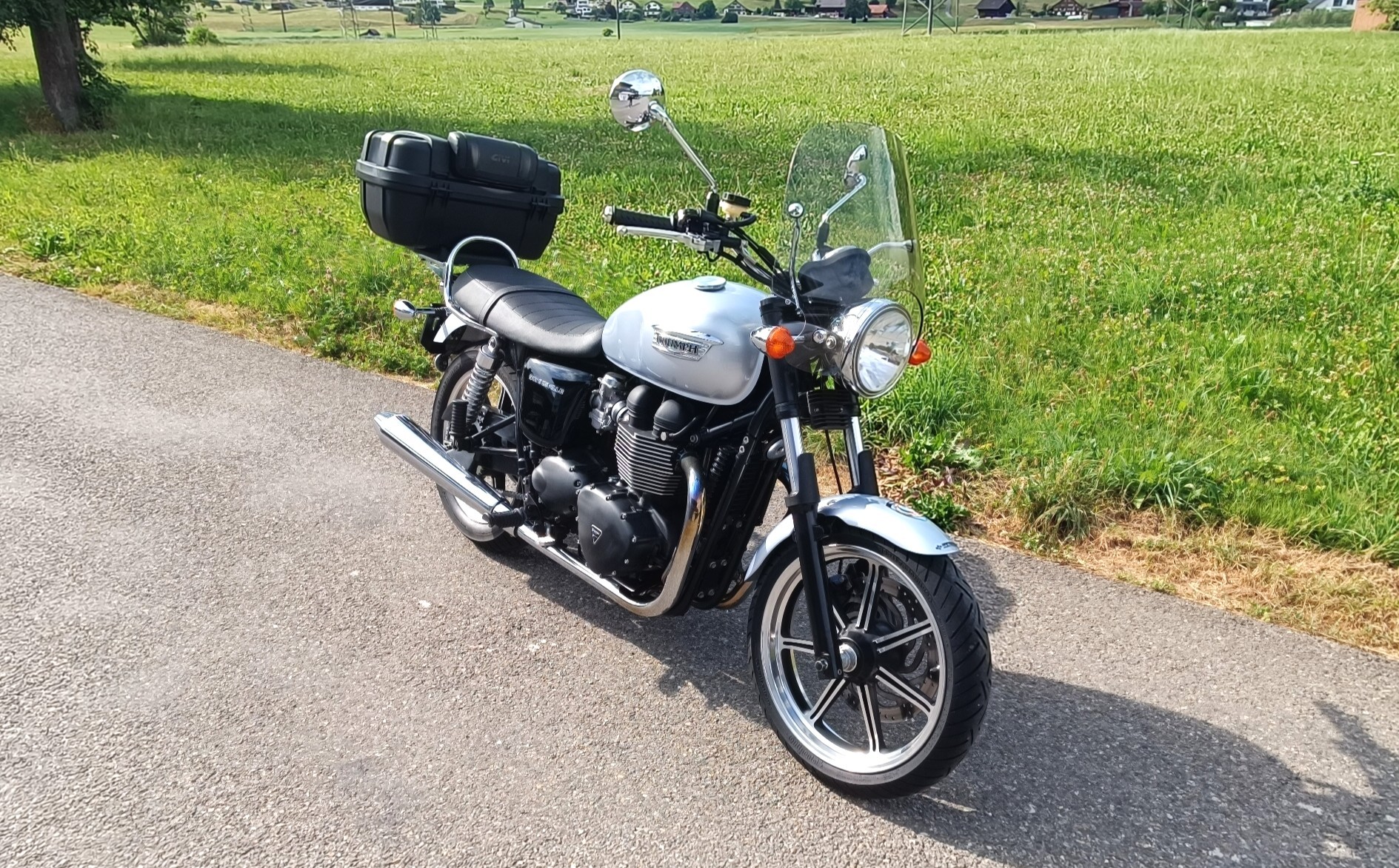 TRIUMPH Bonneville 900 i