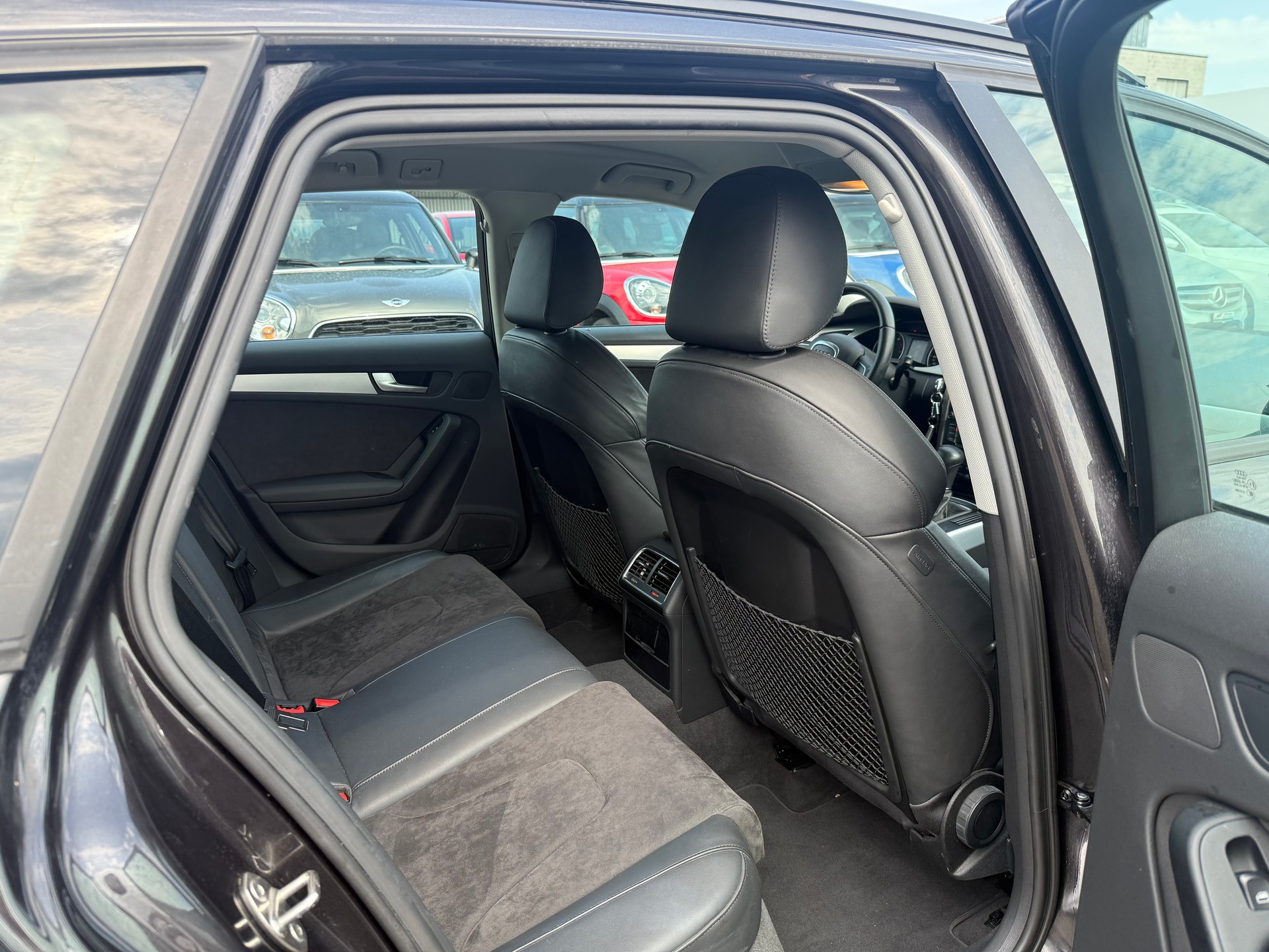 AUDI A4 Avant 2.0 TFSI multitronic / Frisch ab MFK & Service / 1.Hand / Leder/Alcantara / PDC / Xenon-image-9
