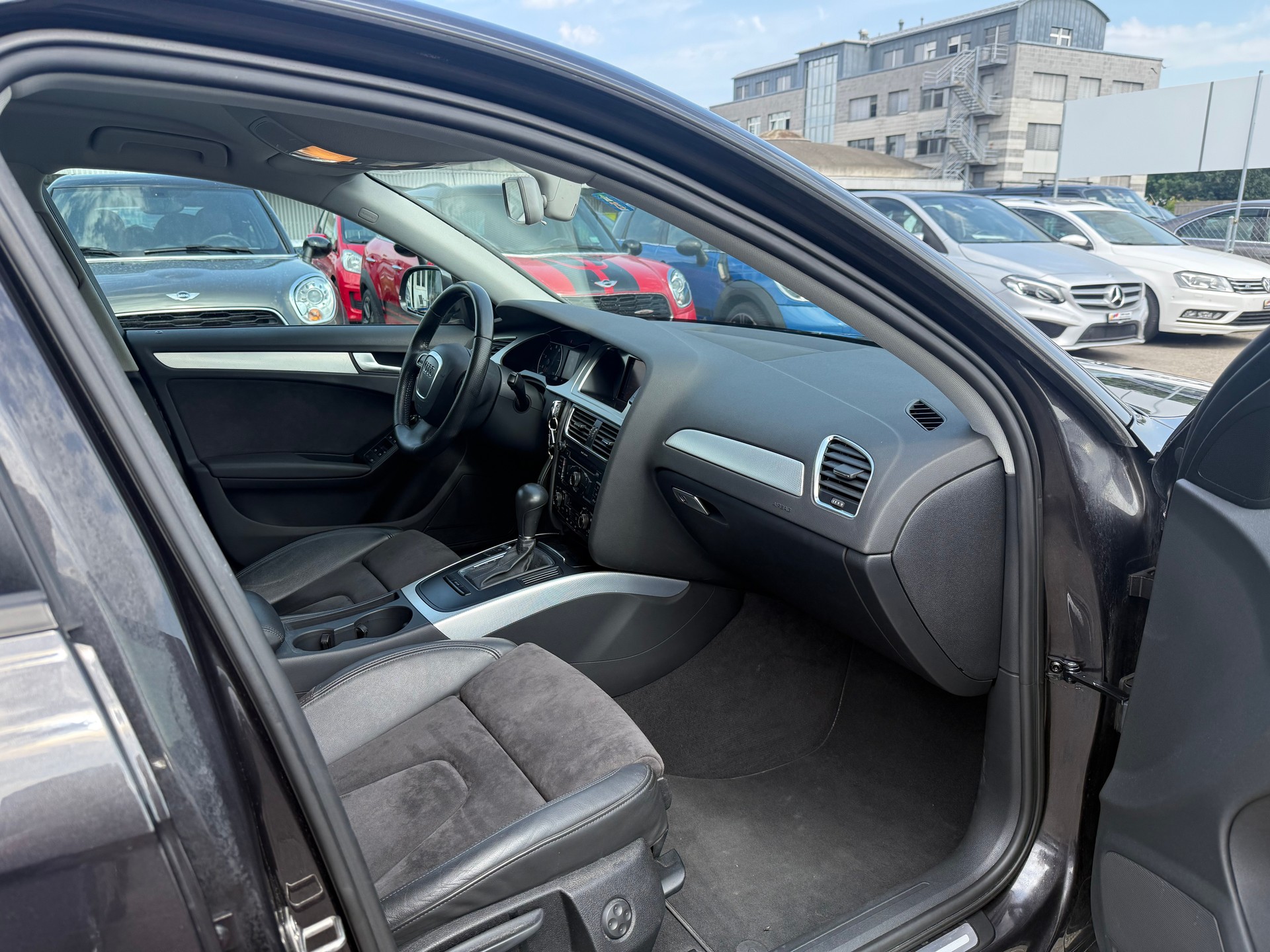 AUDI A4 Avant 2.0 TFSI multitronic / Frisch ab MFK & Service / 1.Hand / Leder/Alcantara / PDC / Xenon-image-6