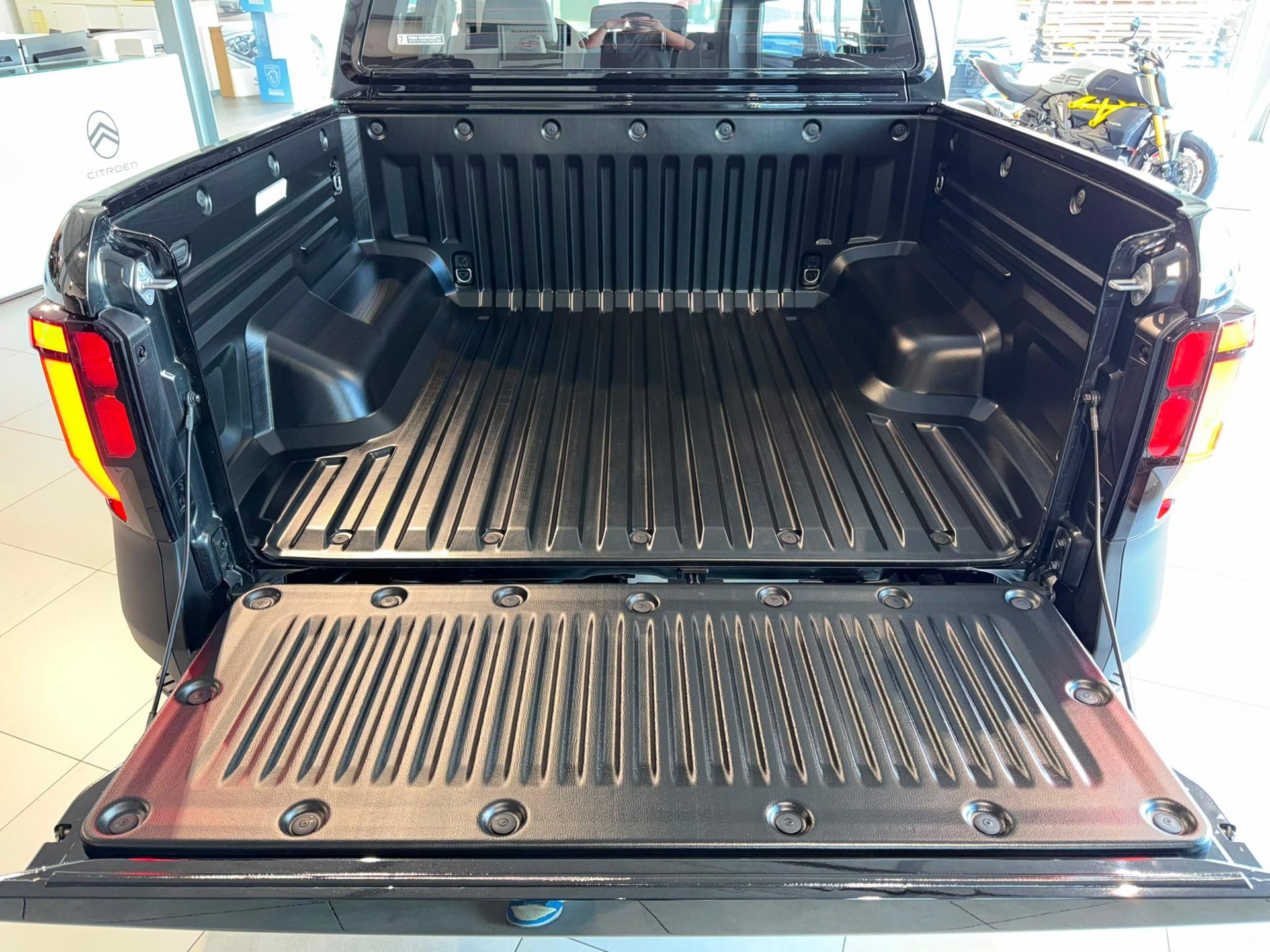 KGM-SsangYong Musso 2.2 e-XDI Titanium-image-3