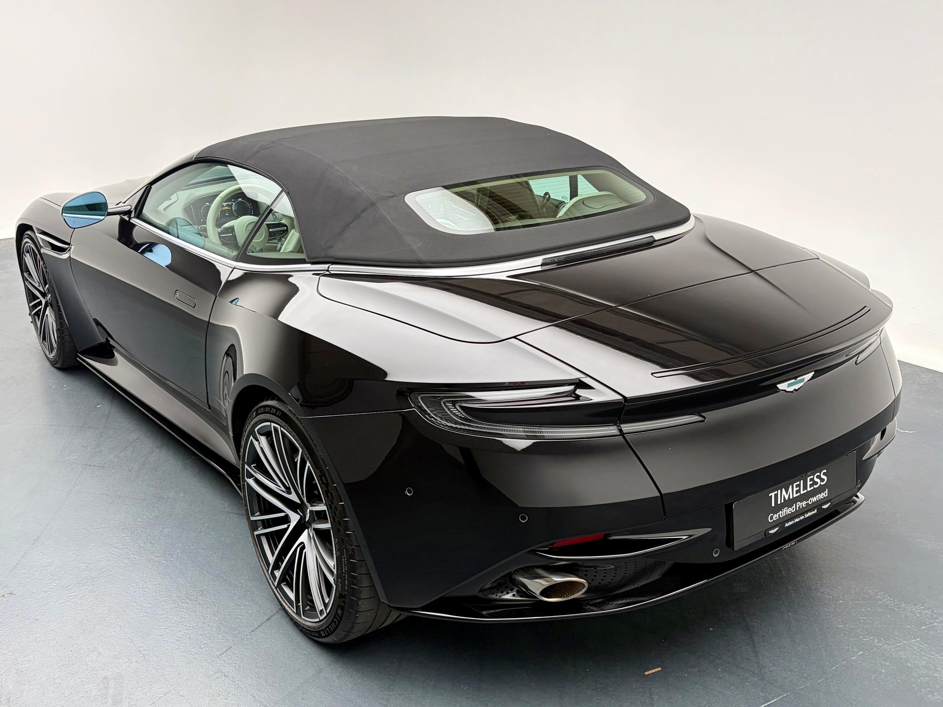 ASTON MARTIN DB12 Volante 4.0 V8 Bi-Turbo-image-25