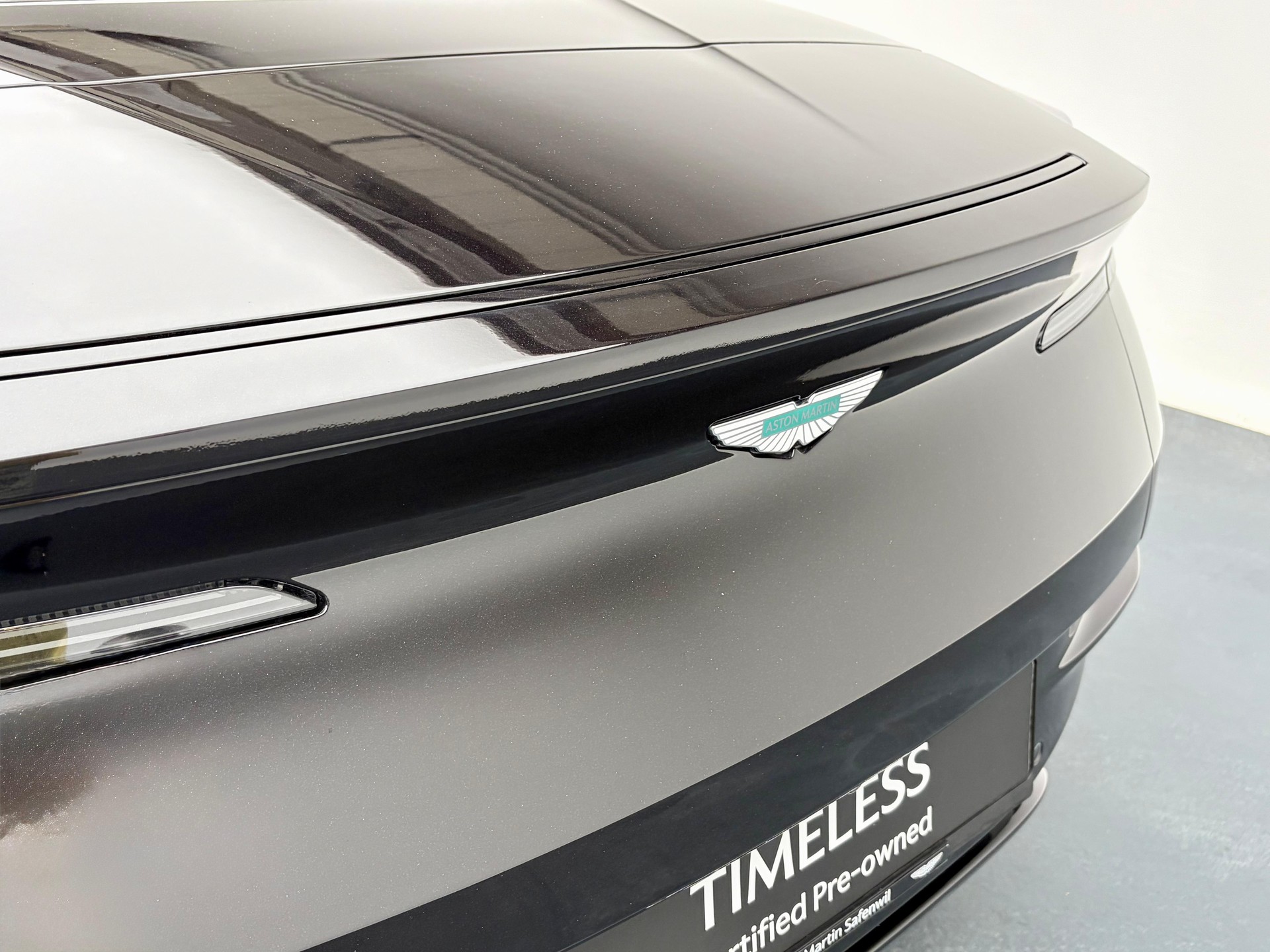 ASTON MARTIN DB12 Volante 4.0 V8 Bi-Turbo-image-23