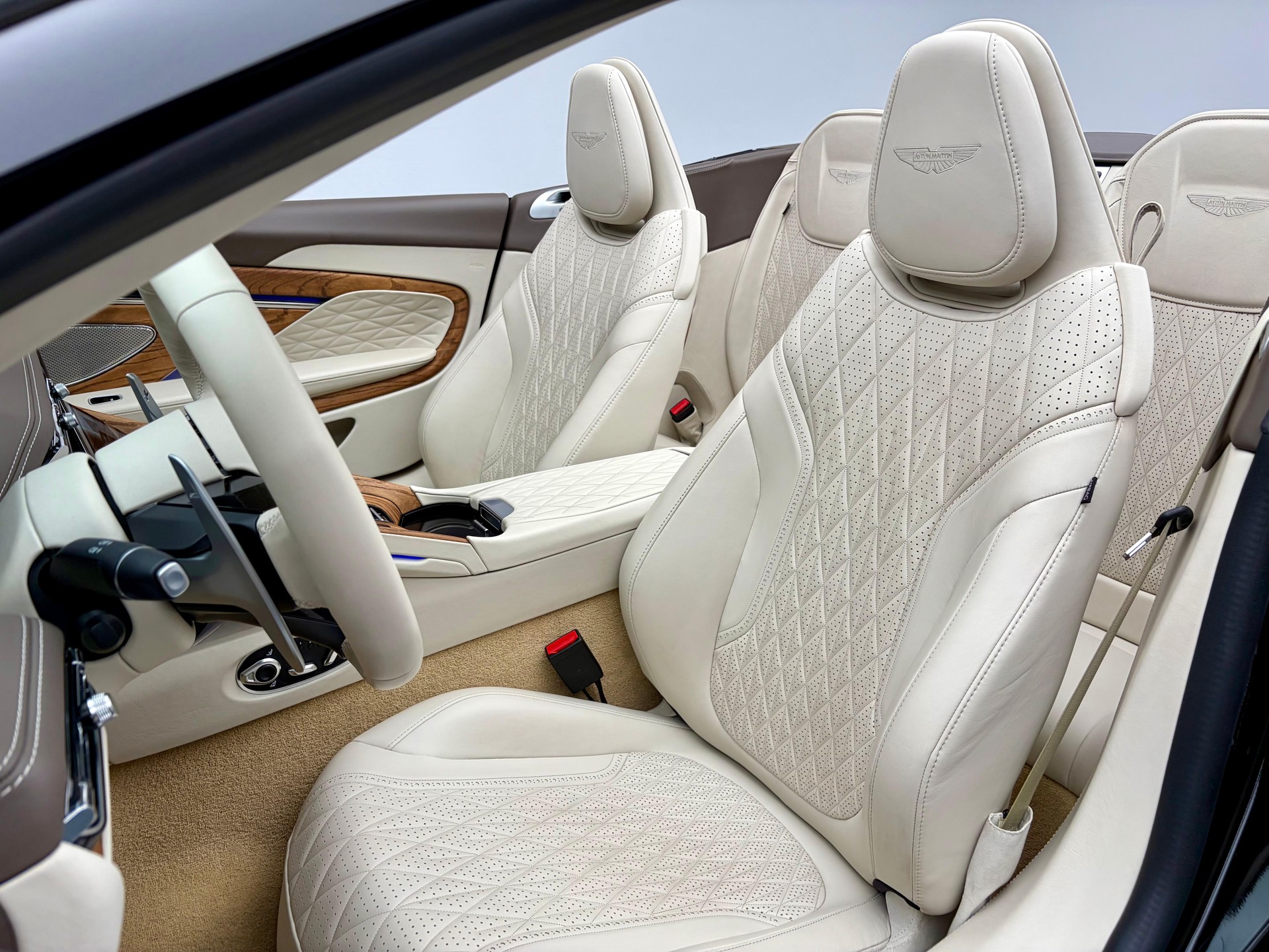 ASTON MARTIN DB12 Volante 4.0 V8 Bi-Turbo-image-4