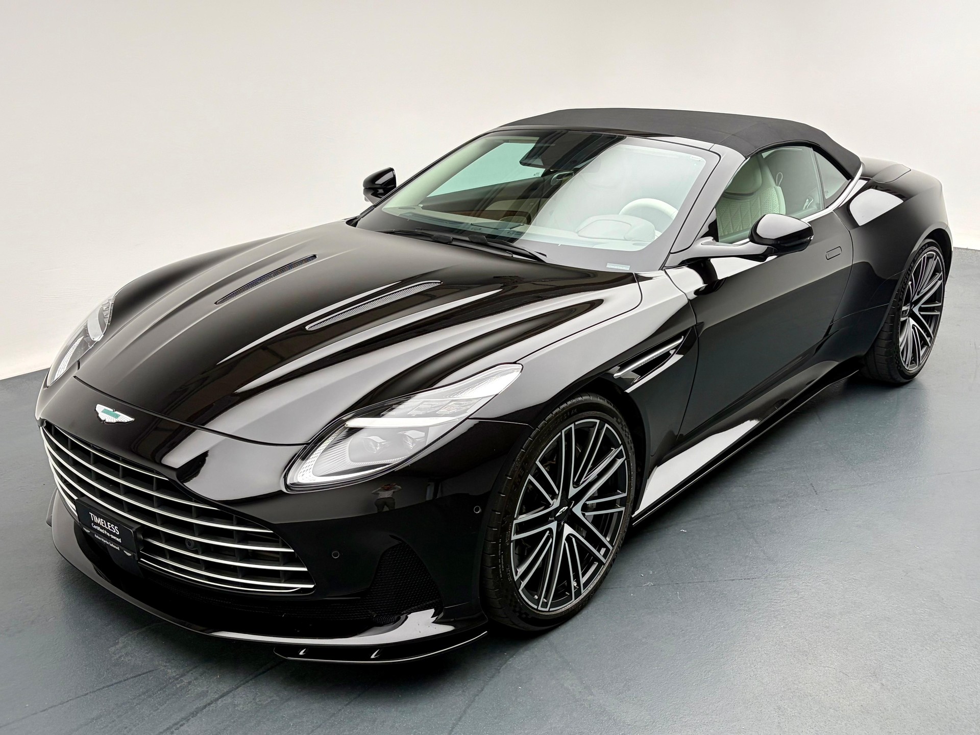 ASTON MARTIN DB12 Volante 4.0 V8 Bi-Turbo-image-24