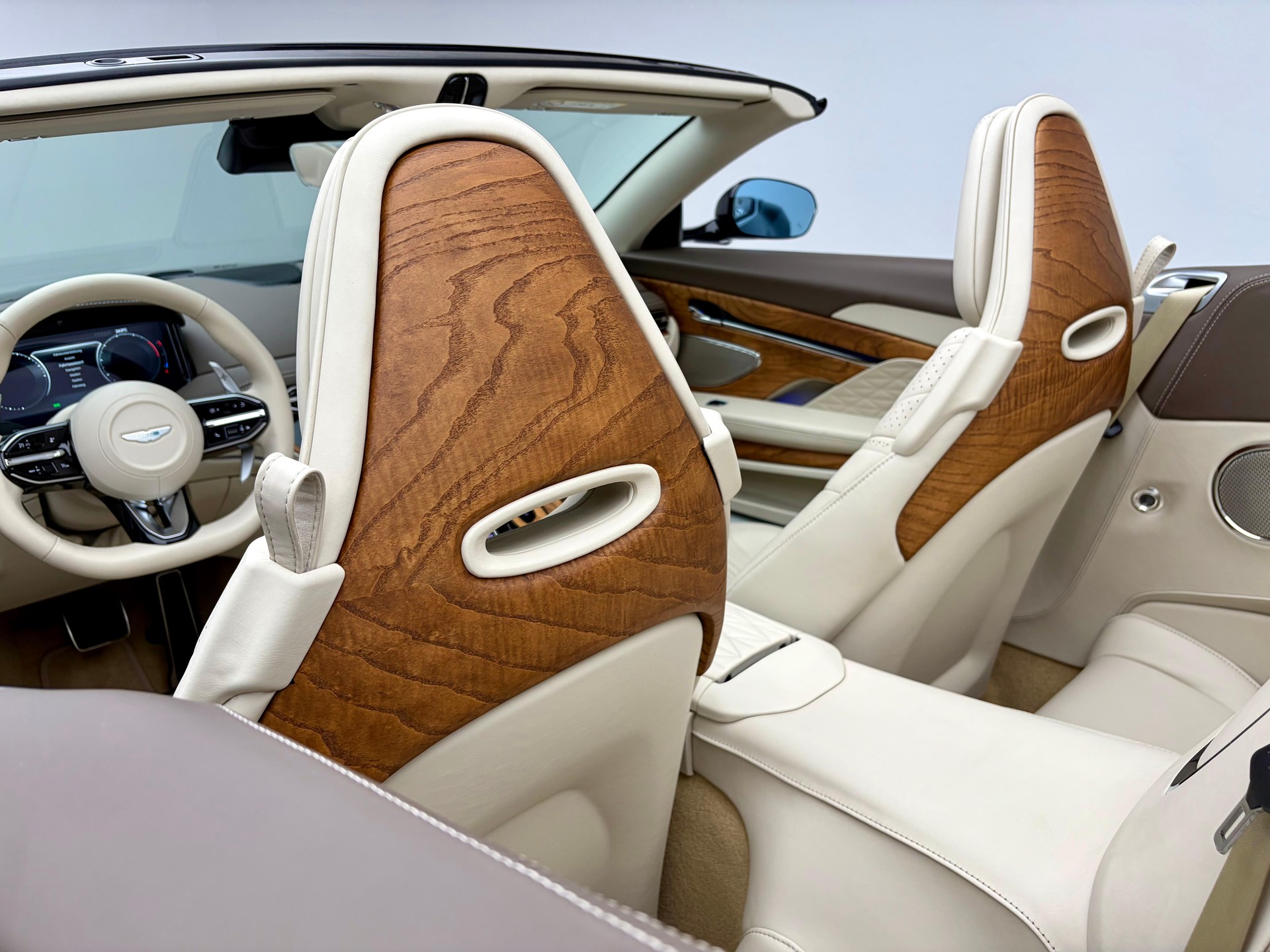 ASTON MARTIN DB12 Volante 4.0 V8 Bi-Turbo-image-14