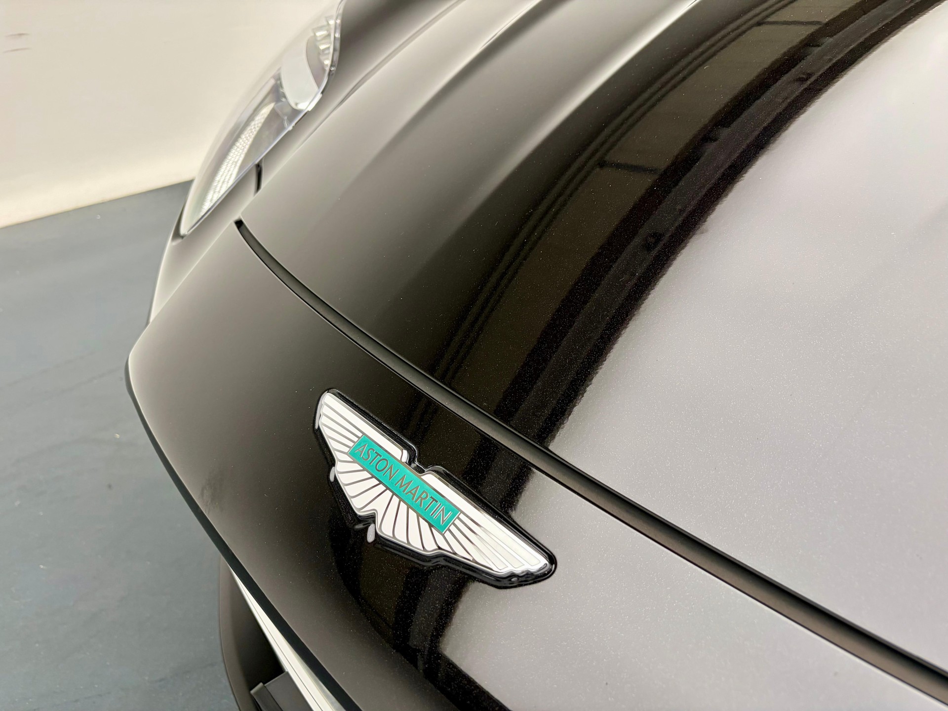 ASTON MARTIN DB12 Volante 4.0 V8 Bi-Turbo-image-17