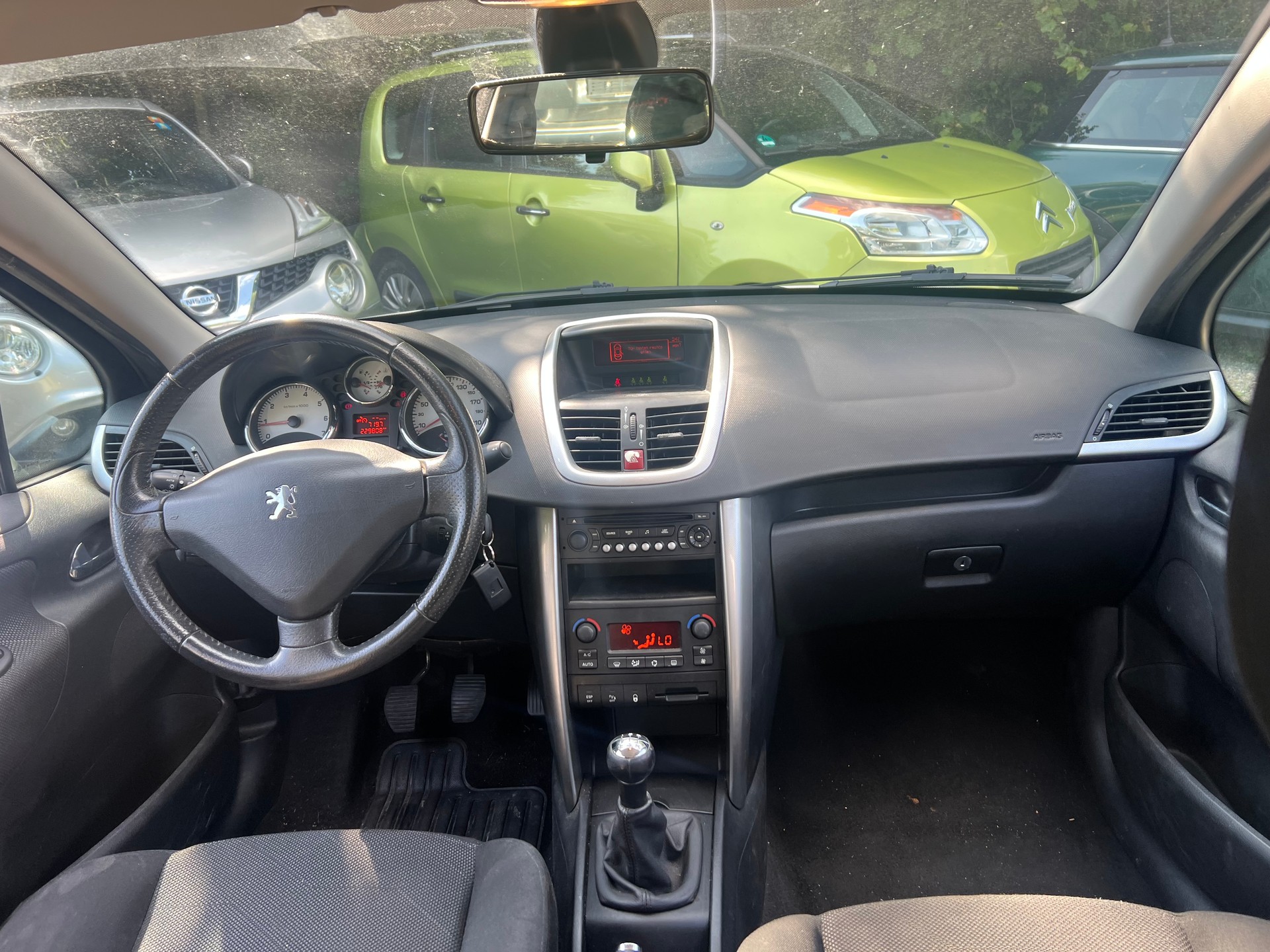 PEUGEOT 207 1.6 16V XT-image-9
