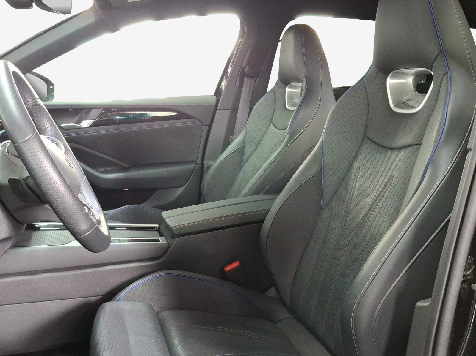 VW Passat Variant 1.5 TSI evo2 Plug-In- Hybrid R-Line DSG-image-7