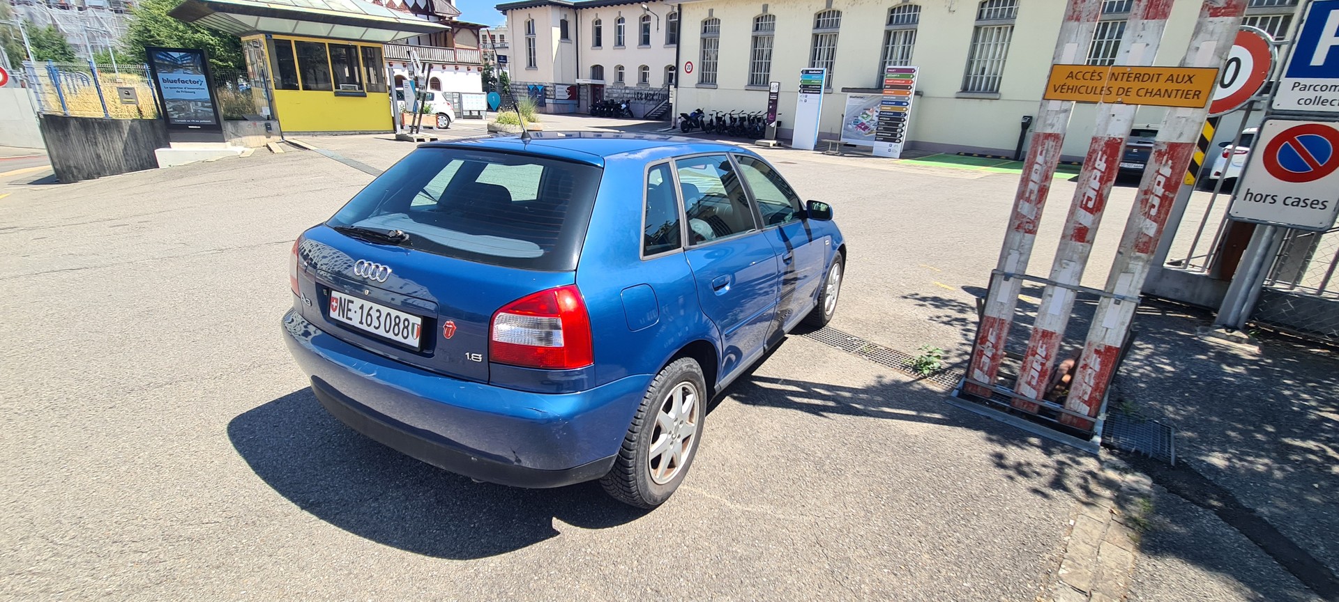AUDI A3 1.8 Ambiente-image-6
