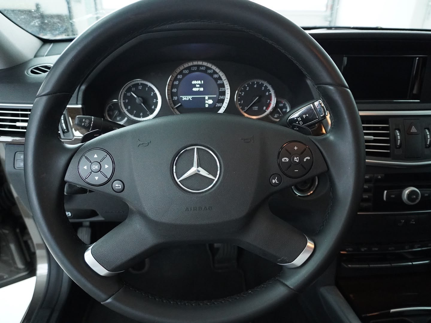 MERCEDES-BENZ E 350 CGI BlueEfficiency 7G-Tronic-image-7