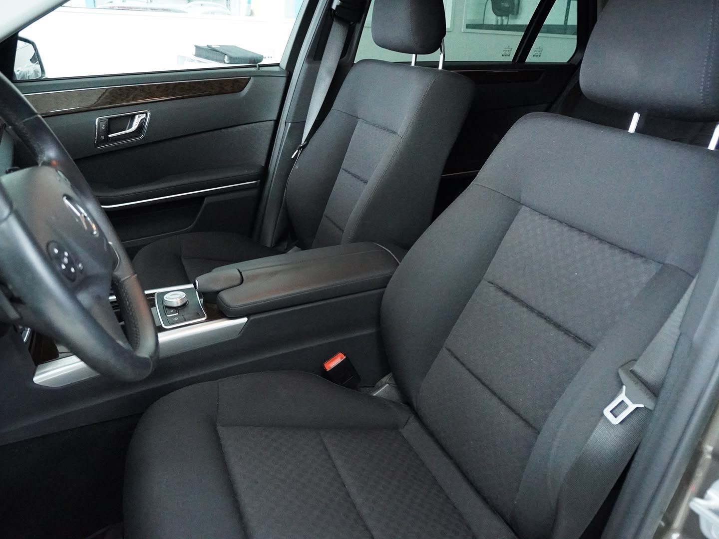 MERCEDES-BENZ E 350 CGI BlueEfficiency 7G-Tronic-image-3