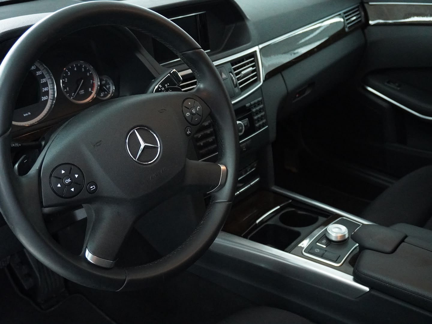 MERCEDES-BENZ E 350 CGI BlueEfficiency 7G-Tronic-image-2