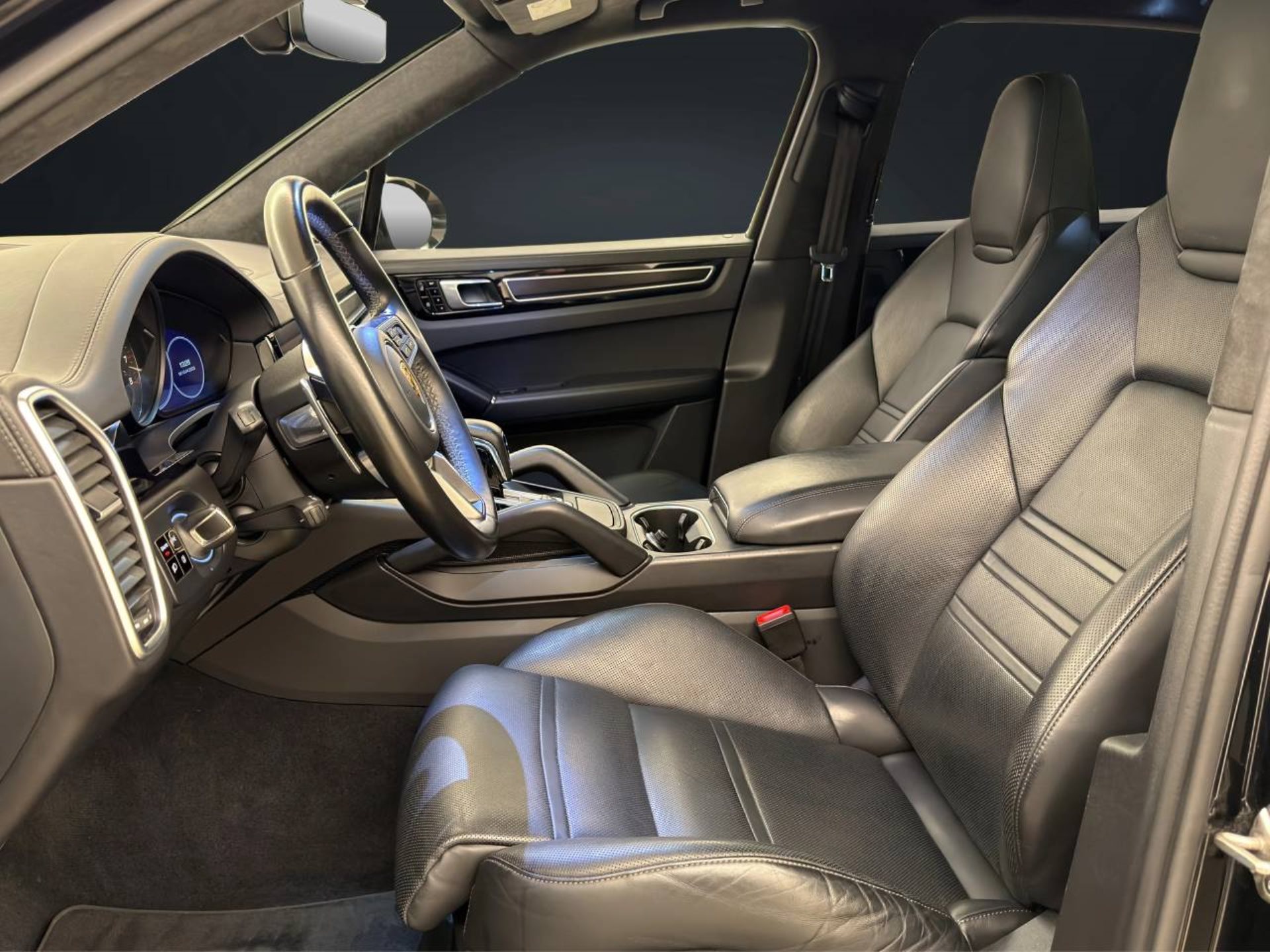 PORSCHE Cayenne GTS-image-4