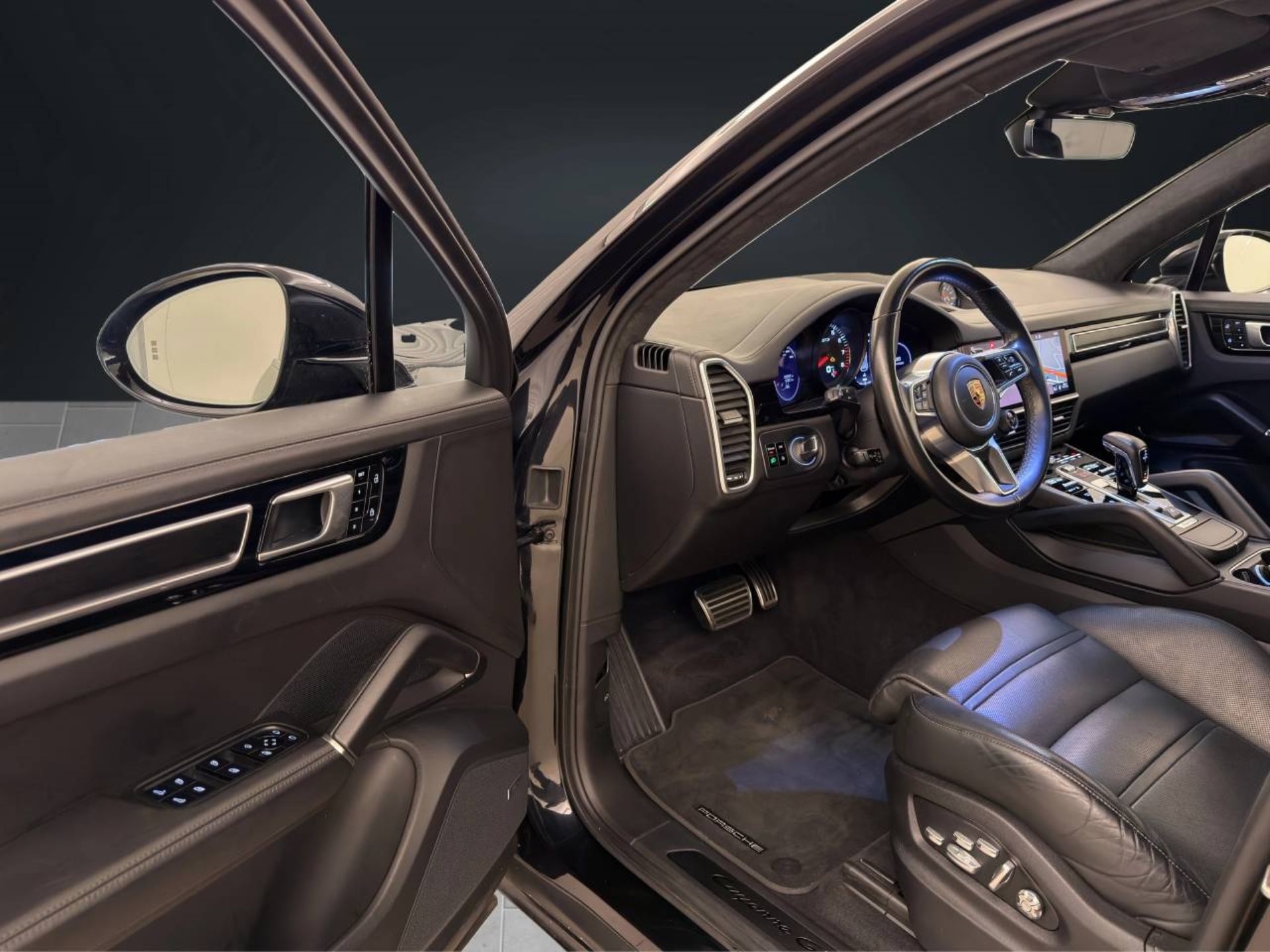 PORSCHE Cayenne GTS-image-3