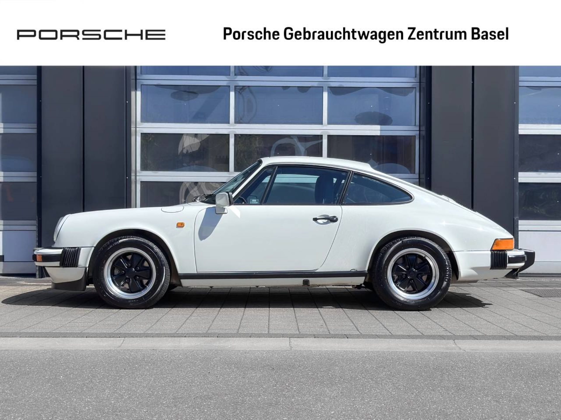 PORSCHE 911 Carrera Coupé-image-1