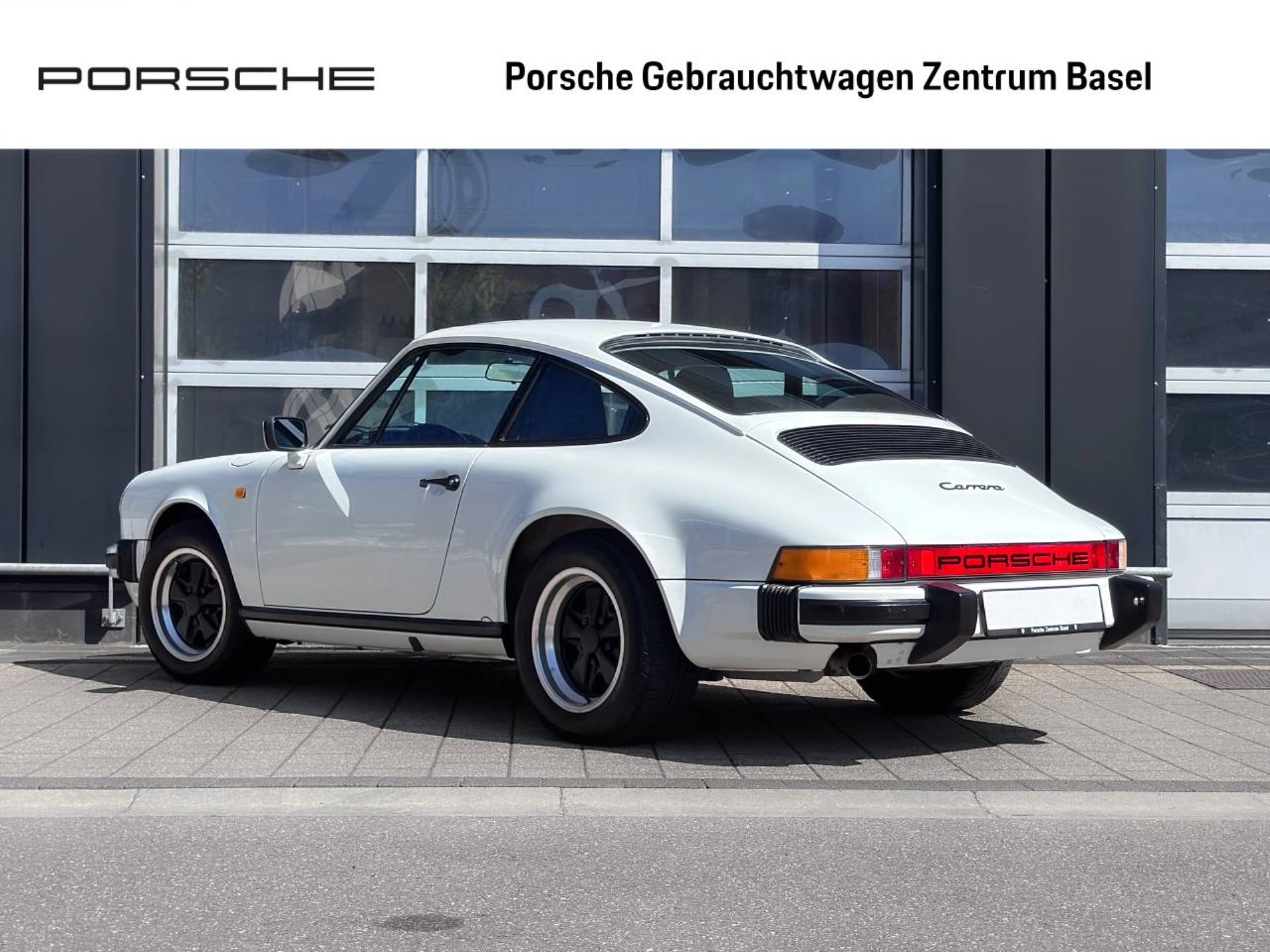 PORSCHE 911 Carrera Coupé-image-2