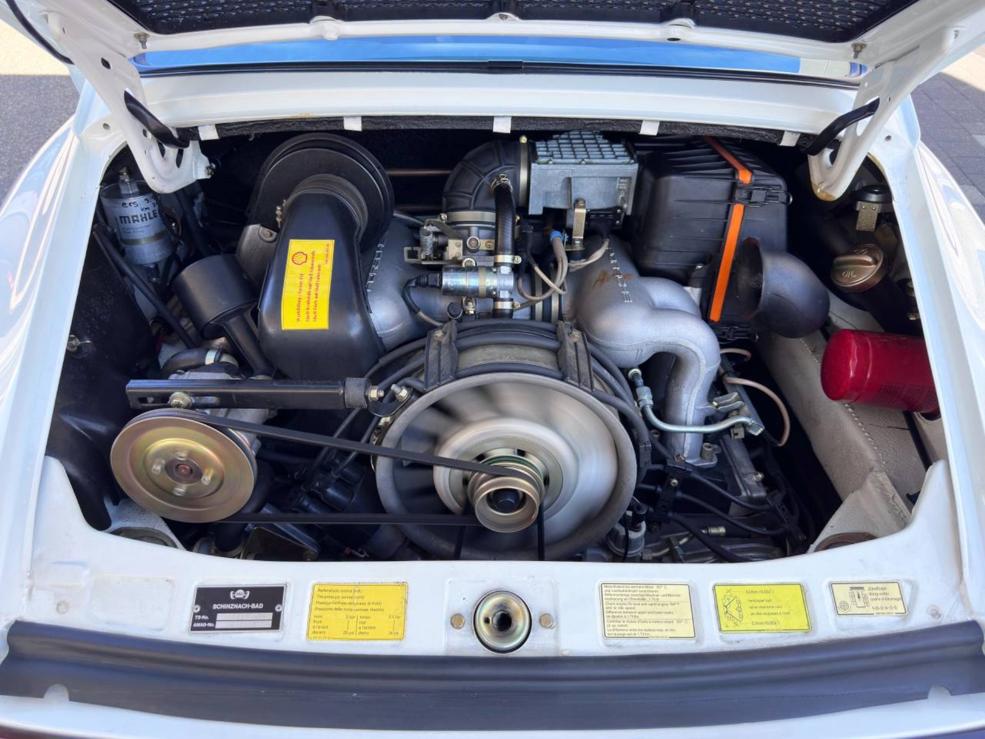 PORSCHE 911 Carrera Coupé-image-12