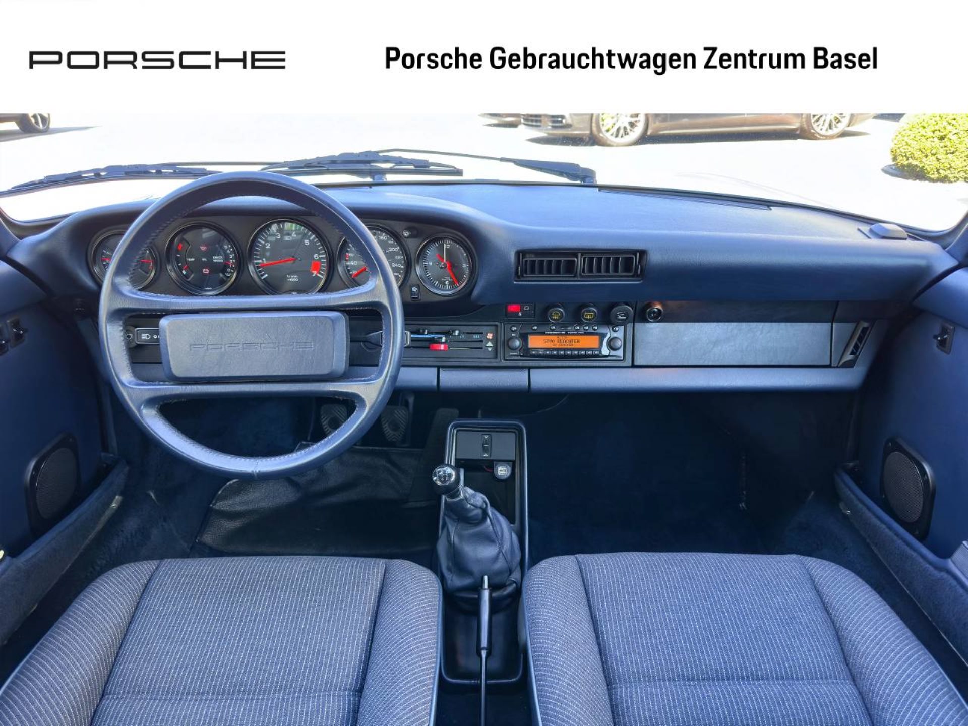 PORSCHE 911 Carrera Coupé-image-3