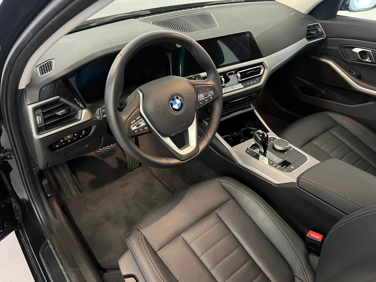 BMW 320d xDrive 48V Touring Steptronic-image-15