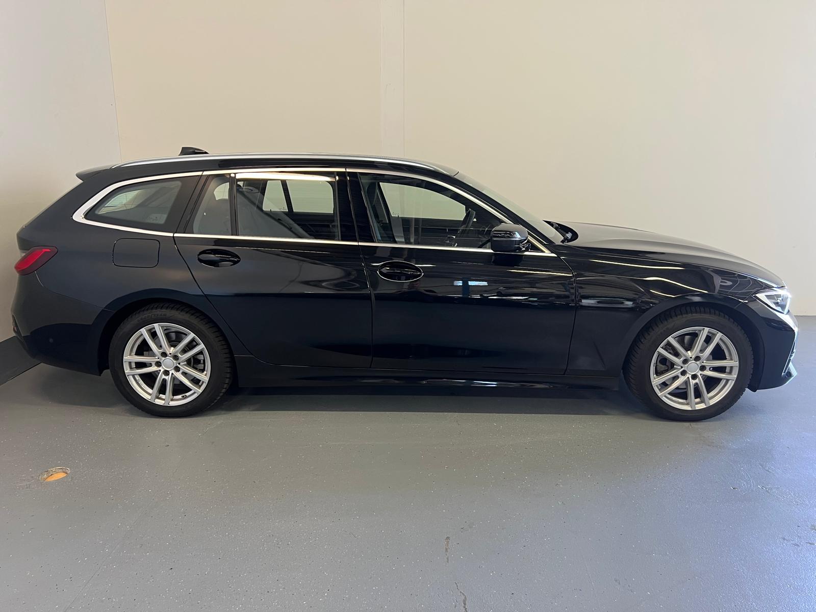 BMW 320d xDrive 48V Touring Steptronic-image-6