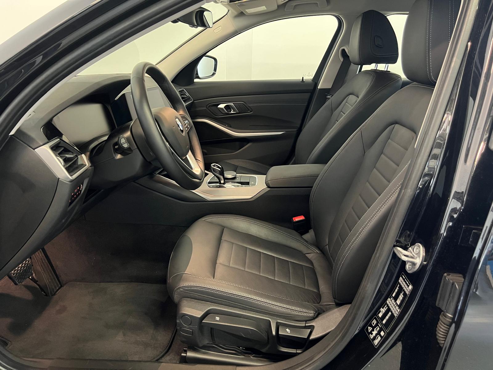BMW 320d xDrive 48V Touring Steptronic-image-17