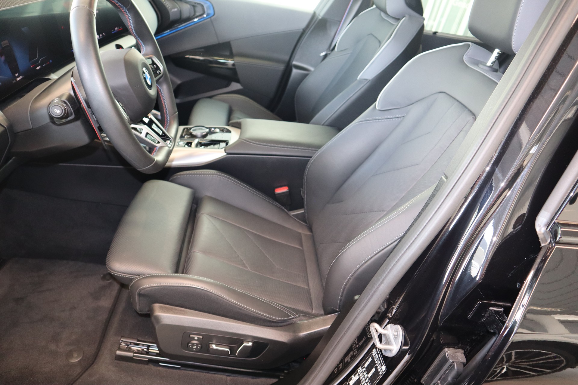 BMW X3 xDr M50 48V M Spotpaket Pro AHK Panoramaglasdach 4x4 Euro 6-image-6
