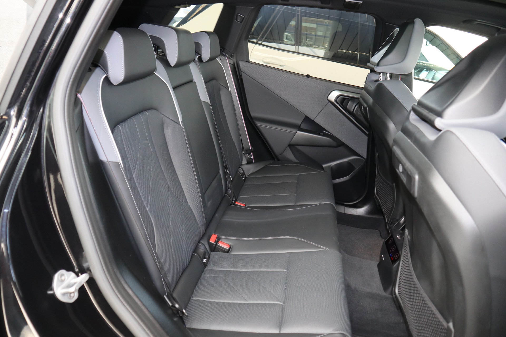 BMW X3 xDr M50 48V M Spotpaket Pro AHK Panoramaglasdach 4x4 Euro 6-image-5