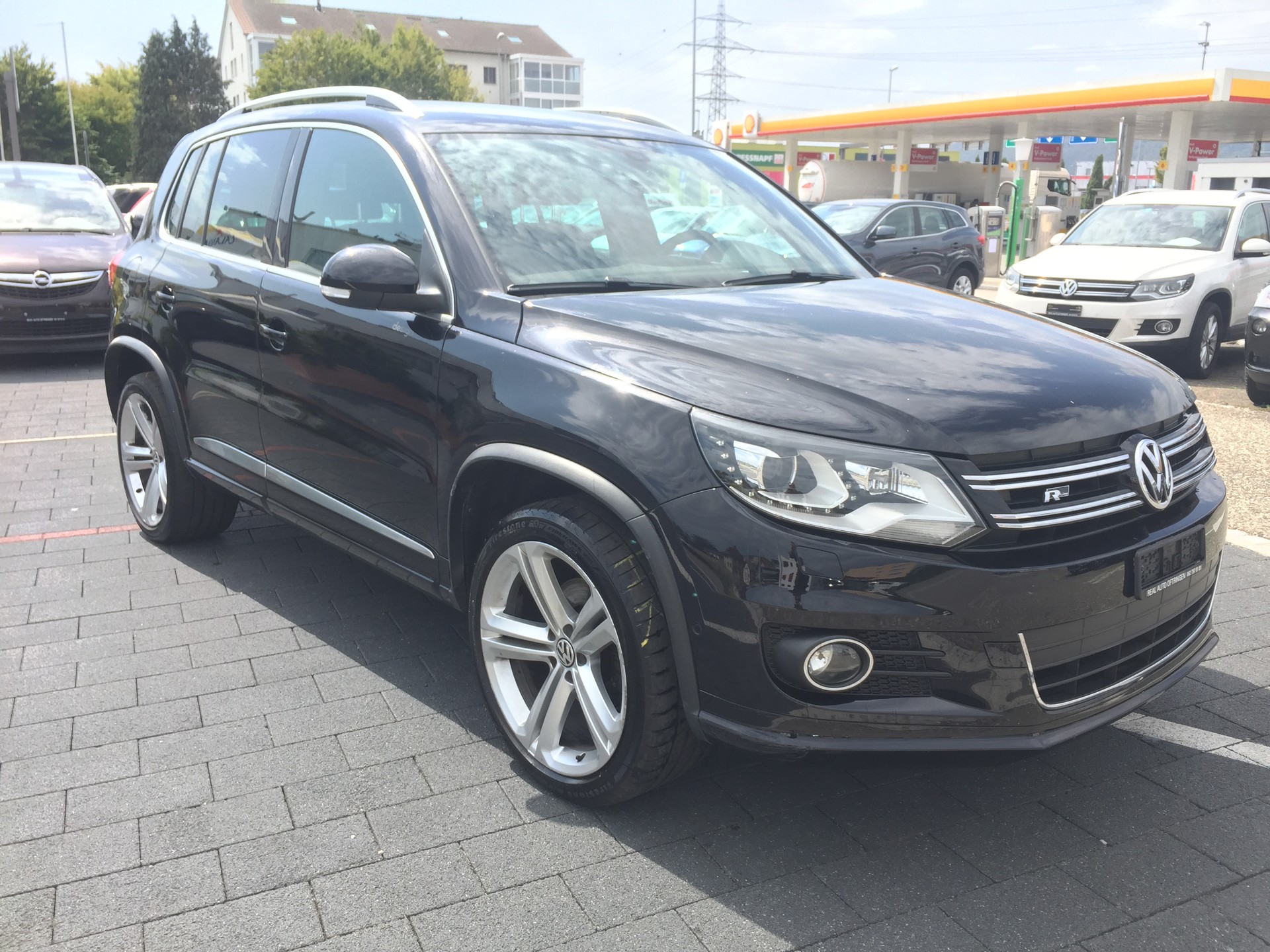 VW Tiguan 2.0 TDI BMT R-Line Design 4Motion-image-1