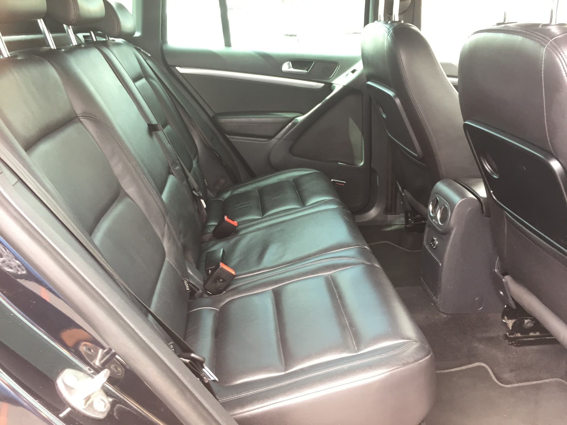VW Tiguan 2.0 TDI BMT R-Line Design 4Motion-image-8