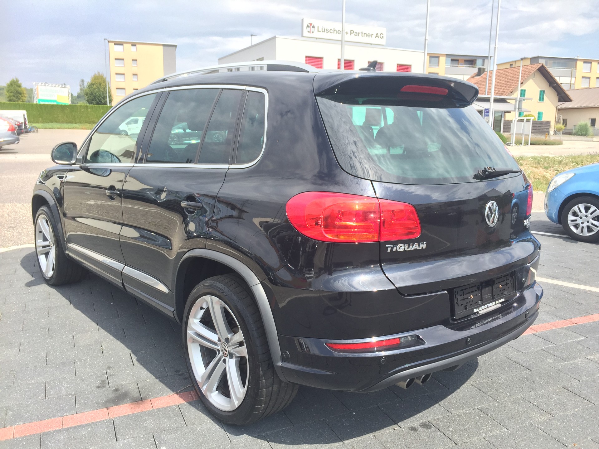 VW Tiguan 2.0 TDI BMT R-Line Design 4Motion-image-5