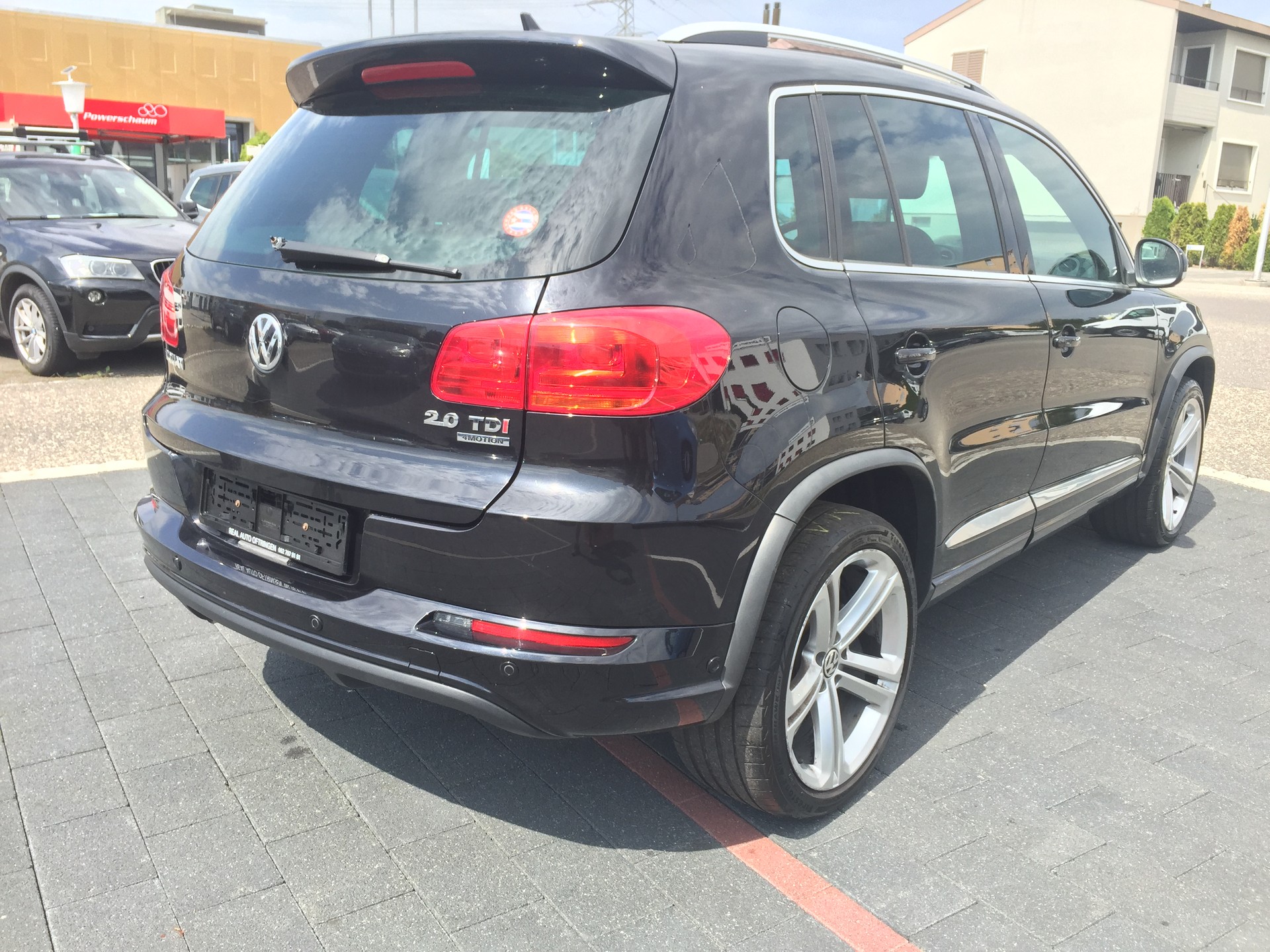 VW Tiguan 2.0 TDI BMT R-Line Design 4Motion-image-4