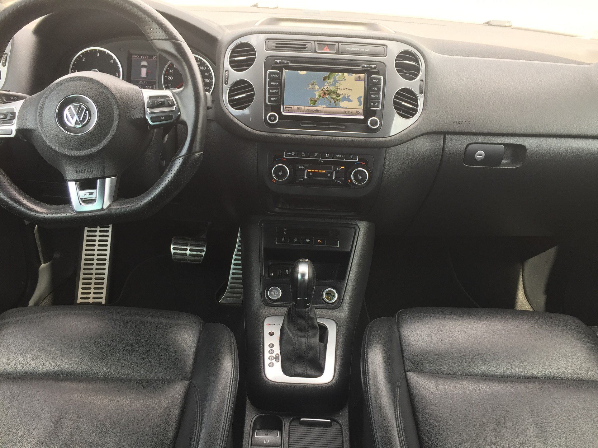 VW Tiguan 2.0 TDI BMT R-Line Design 4Motion-image-9