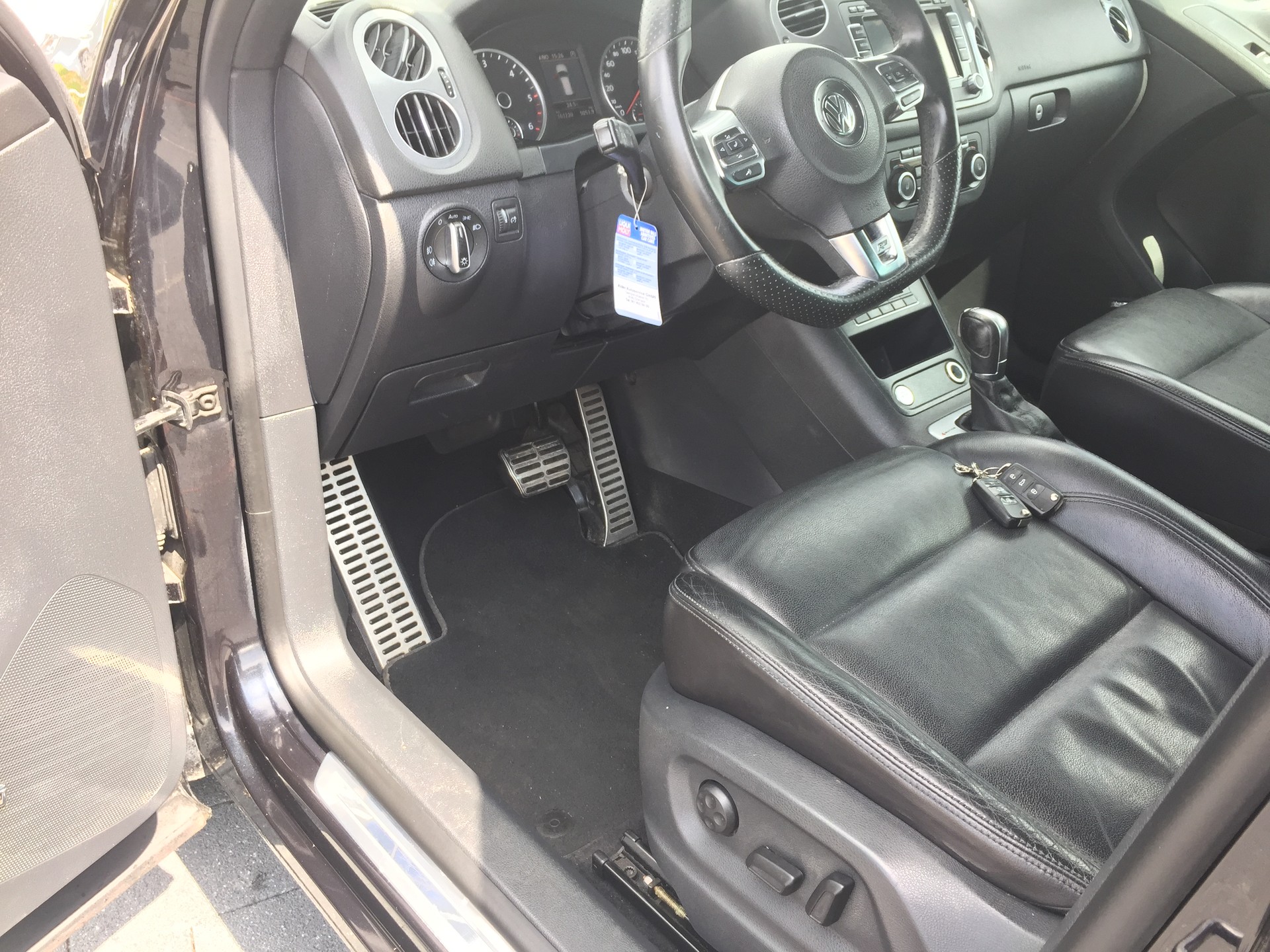 VW Tiguan 2.0 TDI BMT R-Line Design 4Motion-image-11