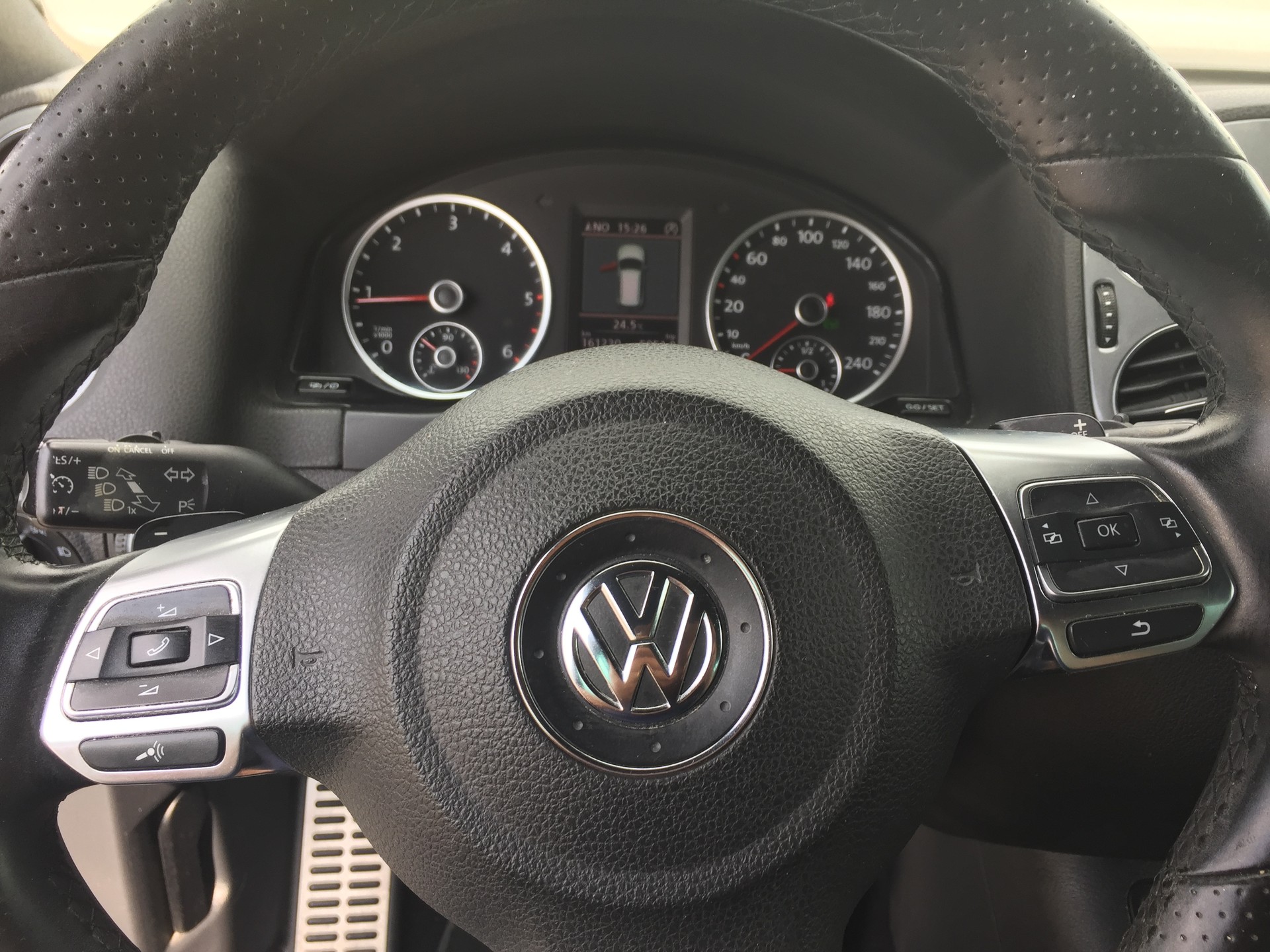 VW Tiguan 2.0 TDI BMT R-Line Design 4Motion-image-12